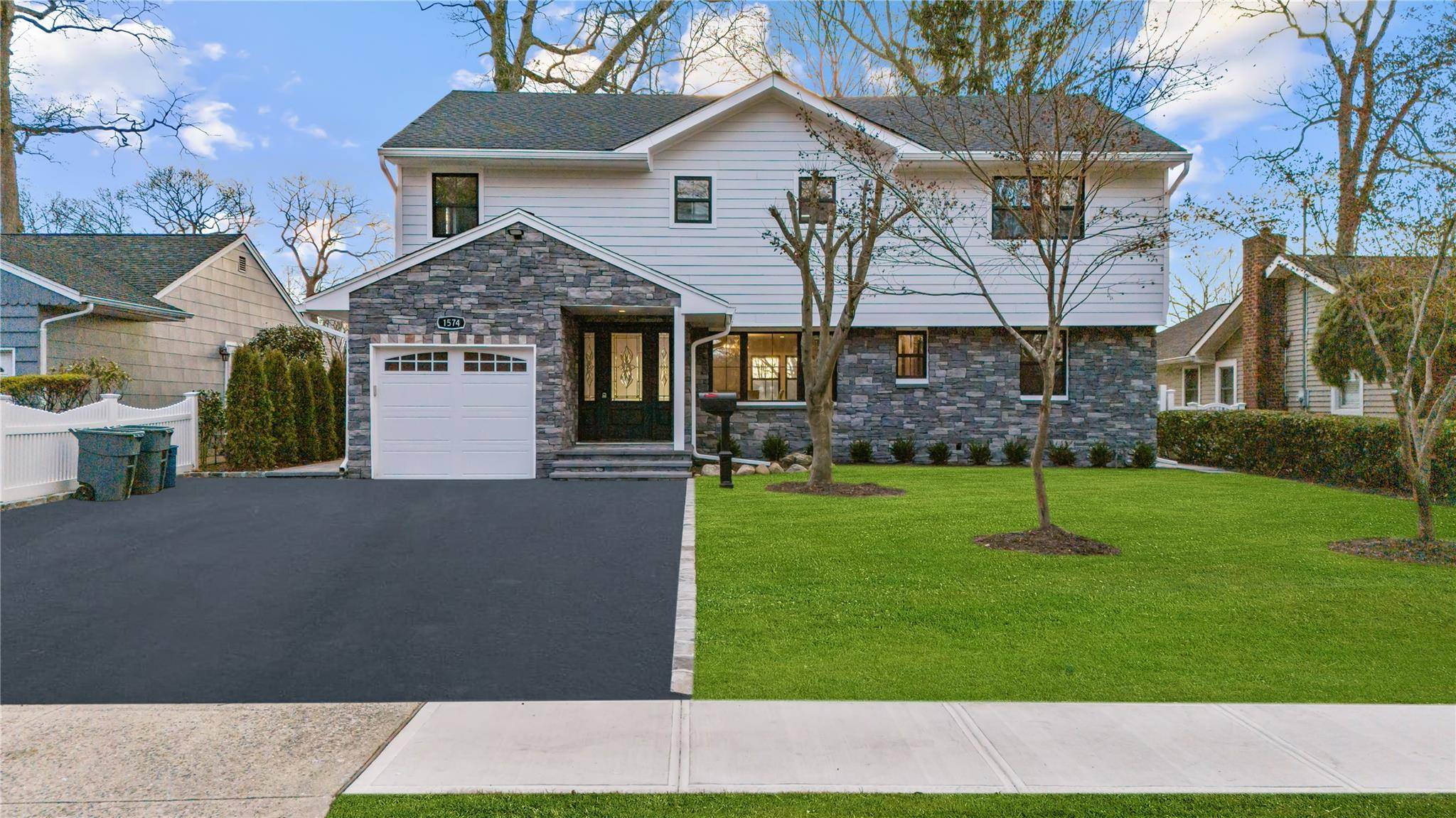 Port Washington, NY 11050,1574 Middle Neck RD