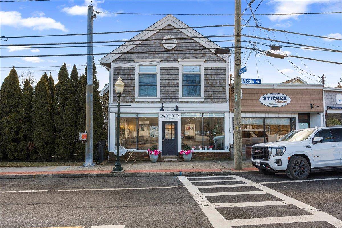 Bayport, NY 11705,584 Middle RD