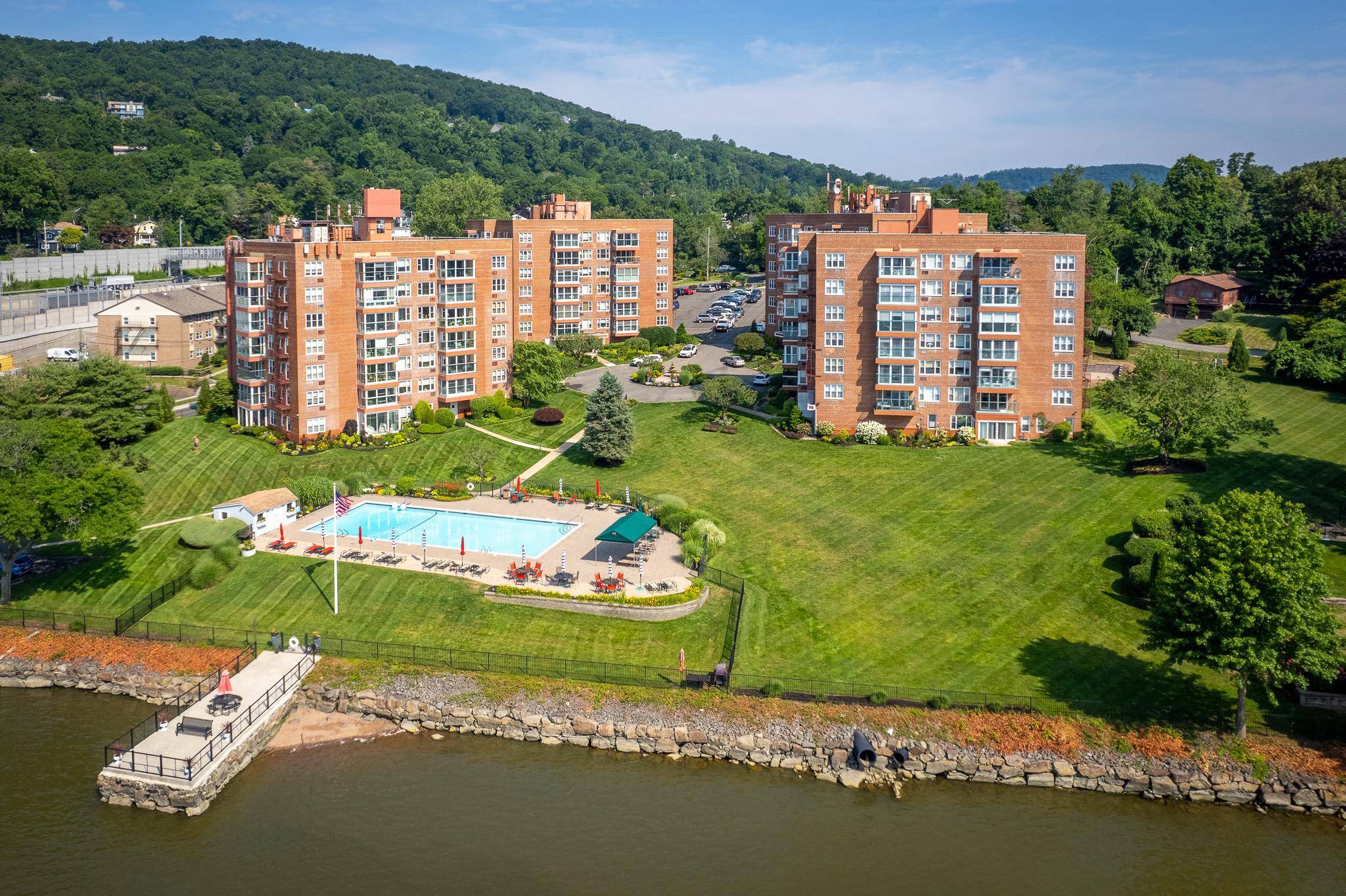 Nyack, NY 10960,2 Salisbury PT #5E