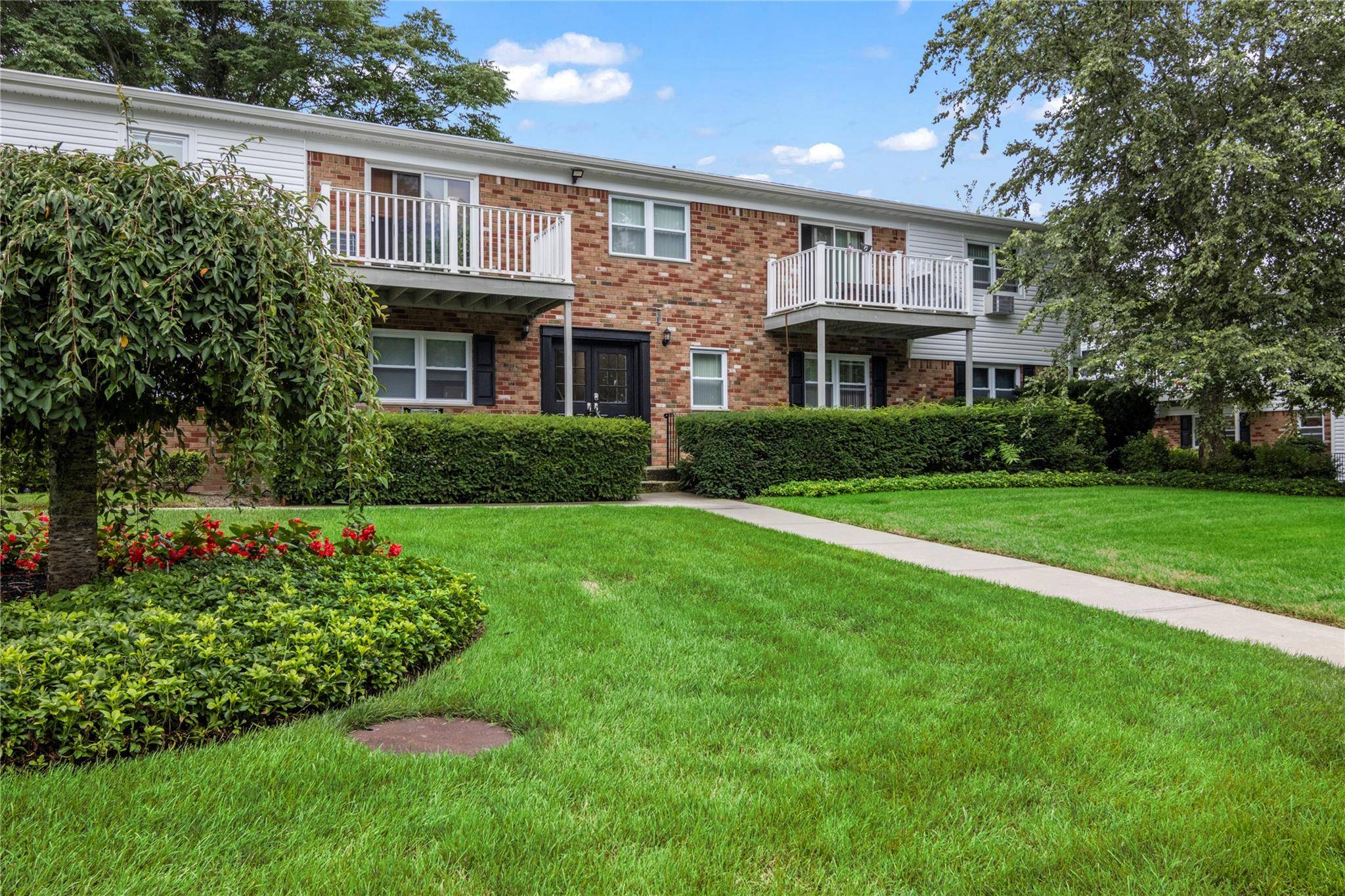 Patchogue, NY 11772,260 Waverly AVE #33