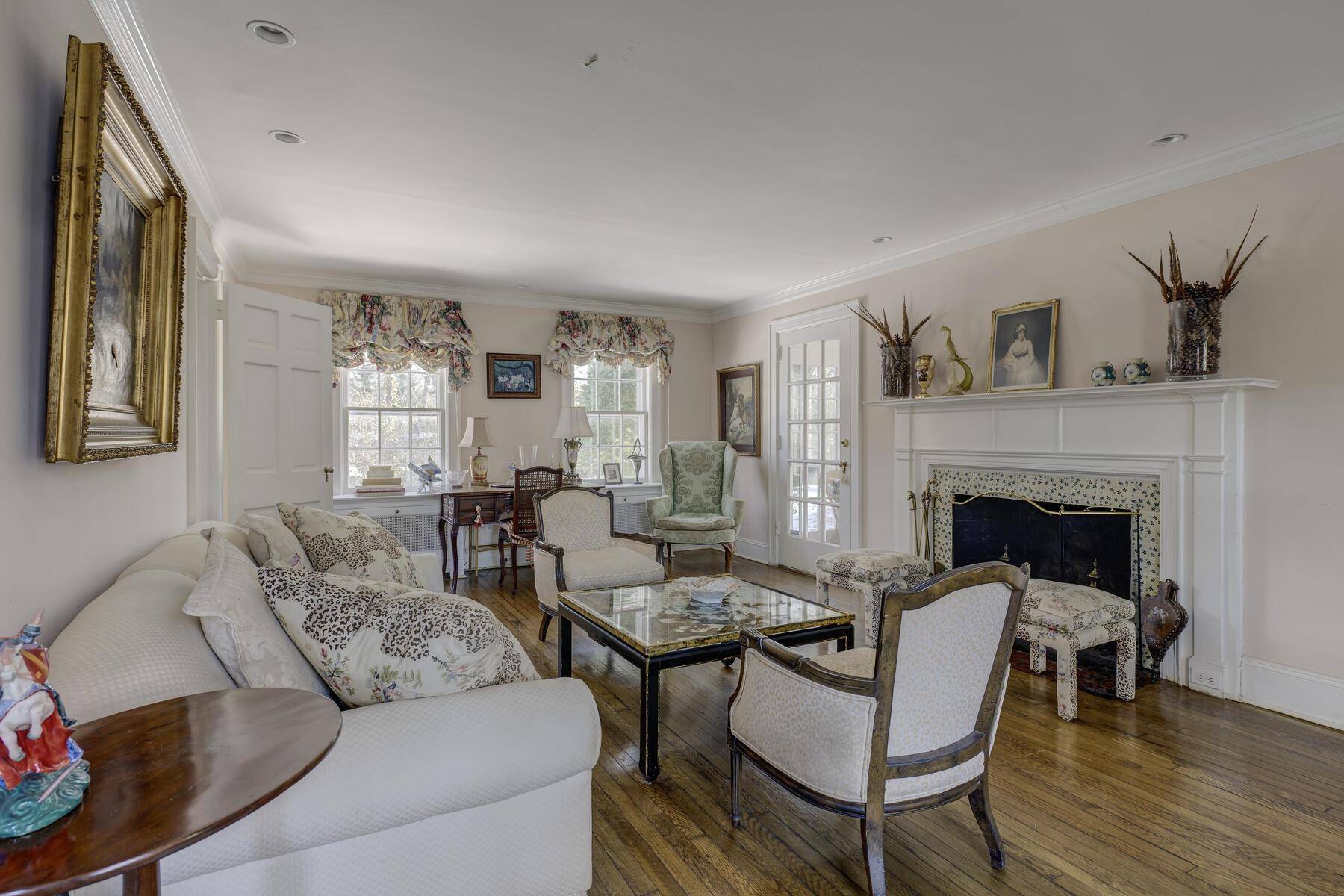 Glen Cove, NY 11542,105 Walnut RD