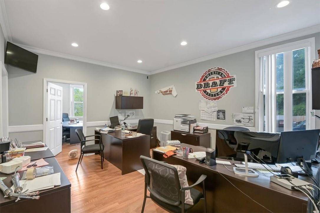 Thornwood, NY 10594,45 Columbia AVE