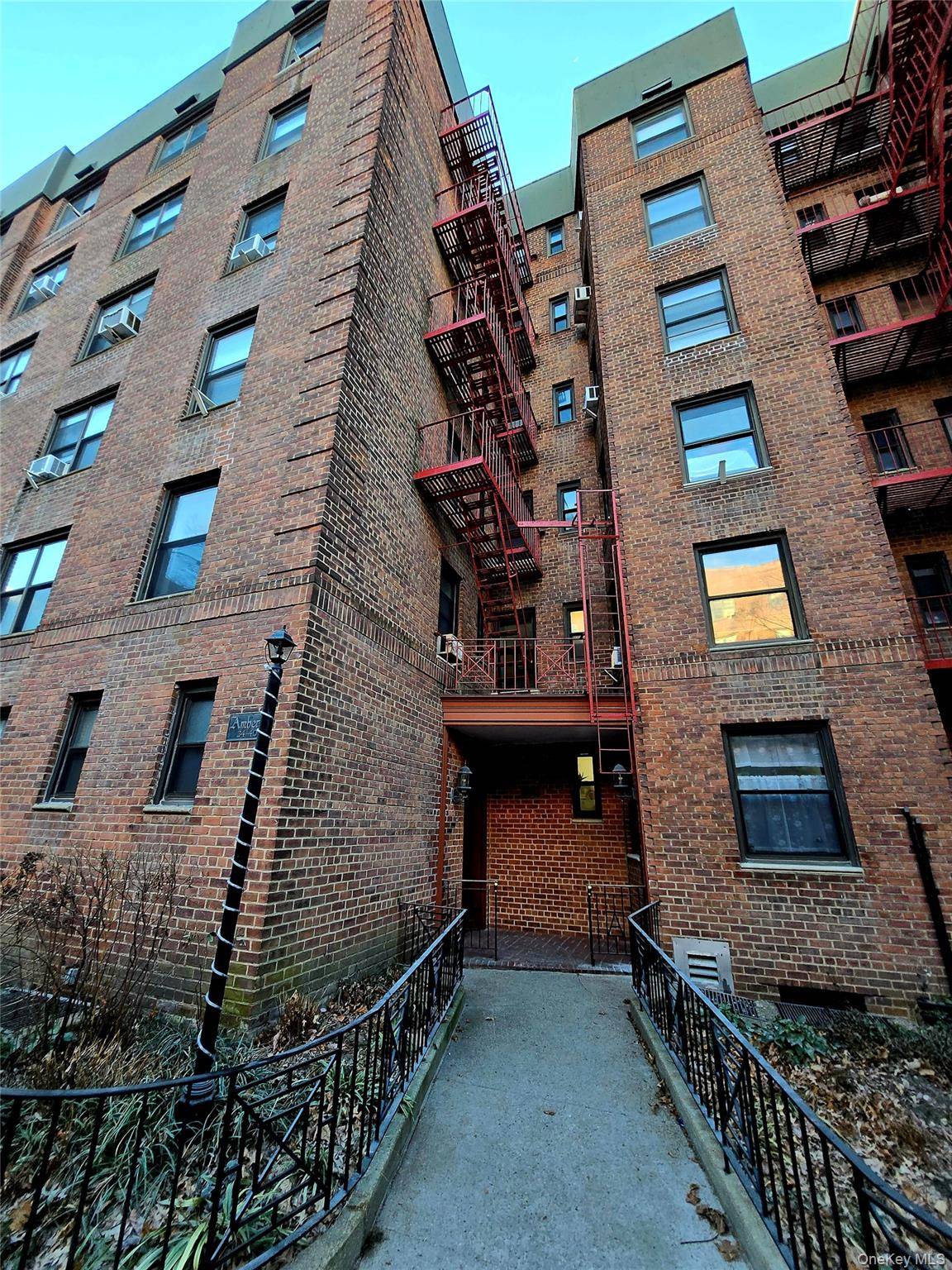 Jackson Heights, NY 11372,34-40 78th ST #1B