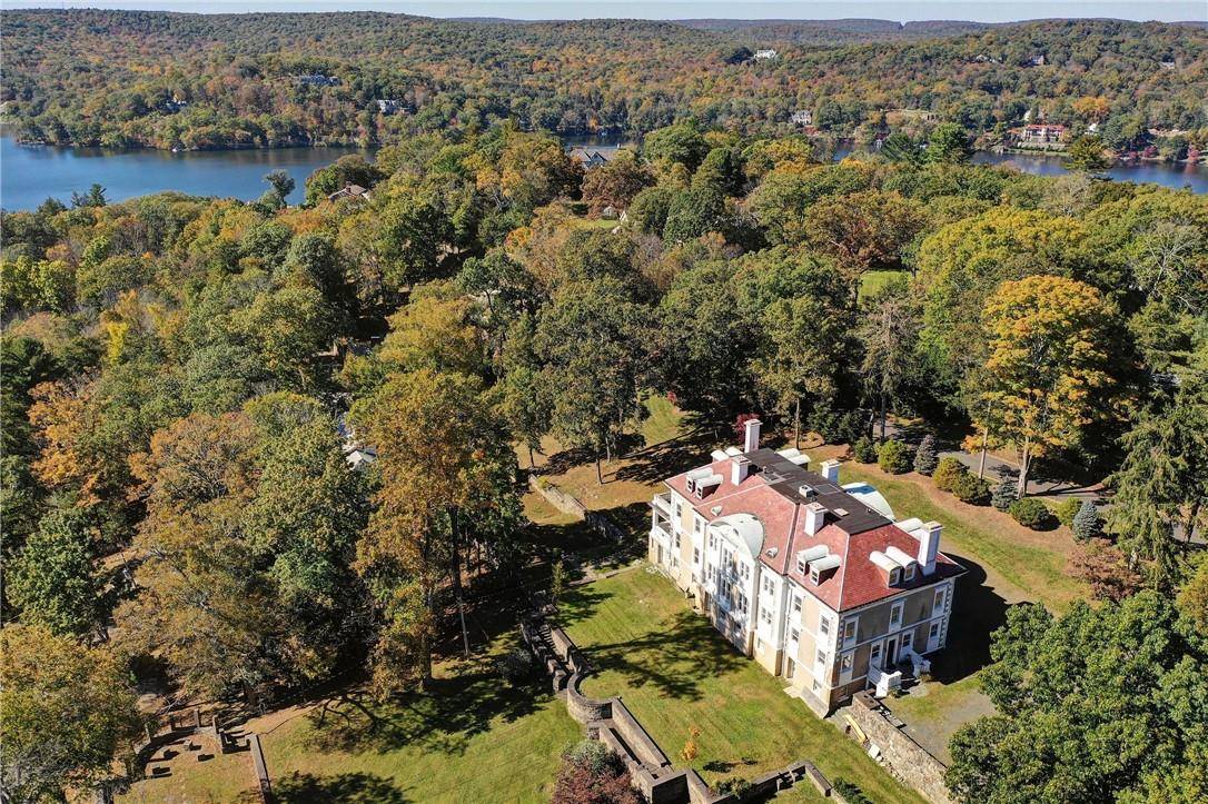 Tuxedo Park, NY 10987,118 Tower Hill RD