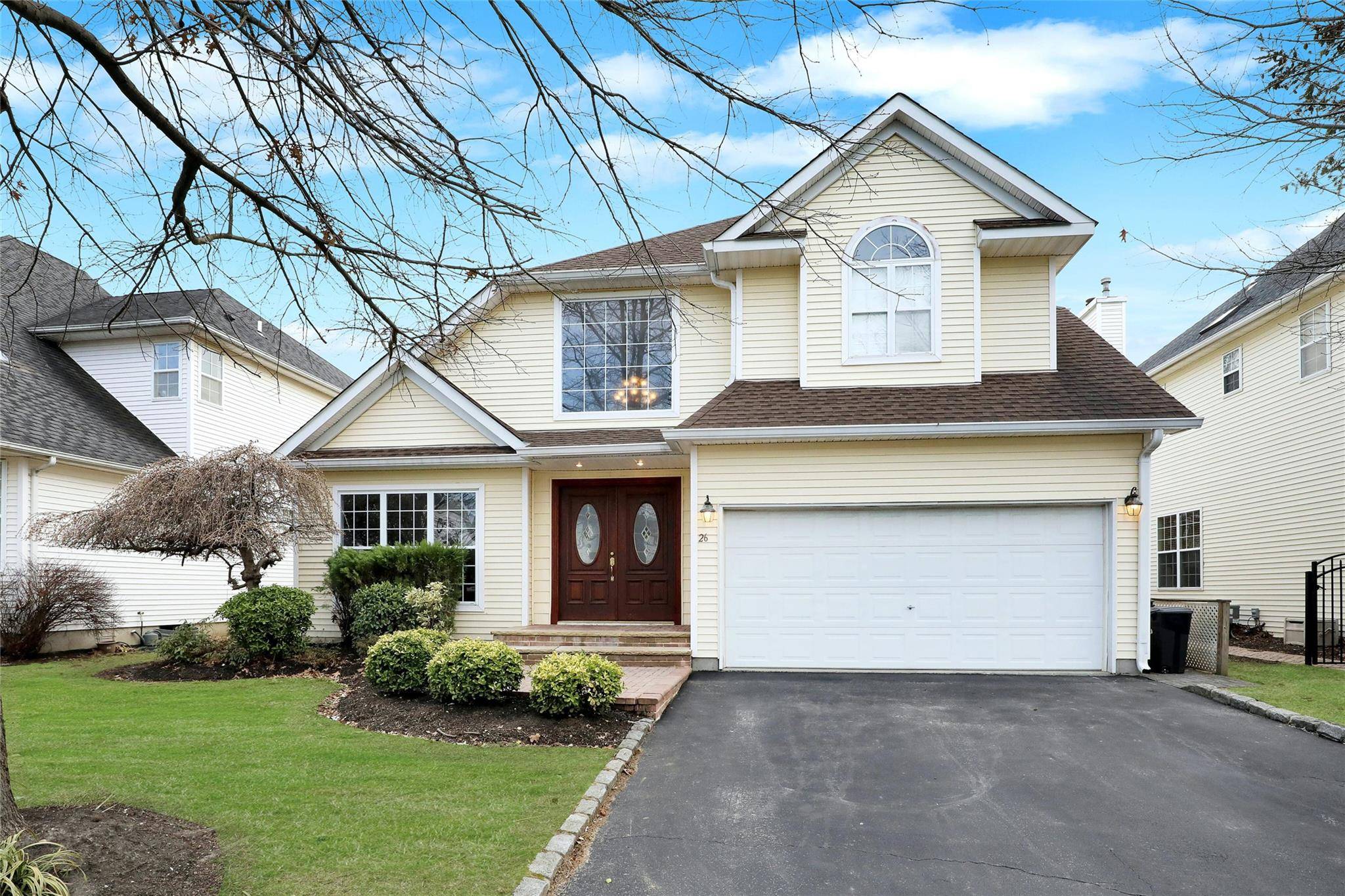 Melville, NY 11747,26 Honeysuckle CT