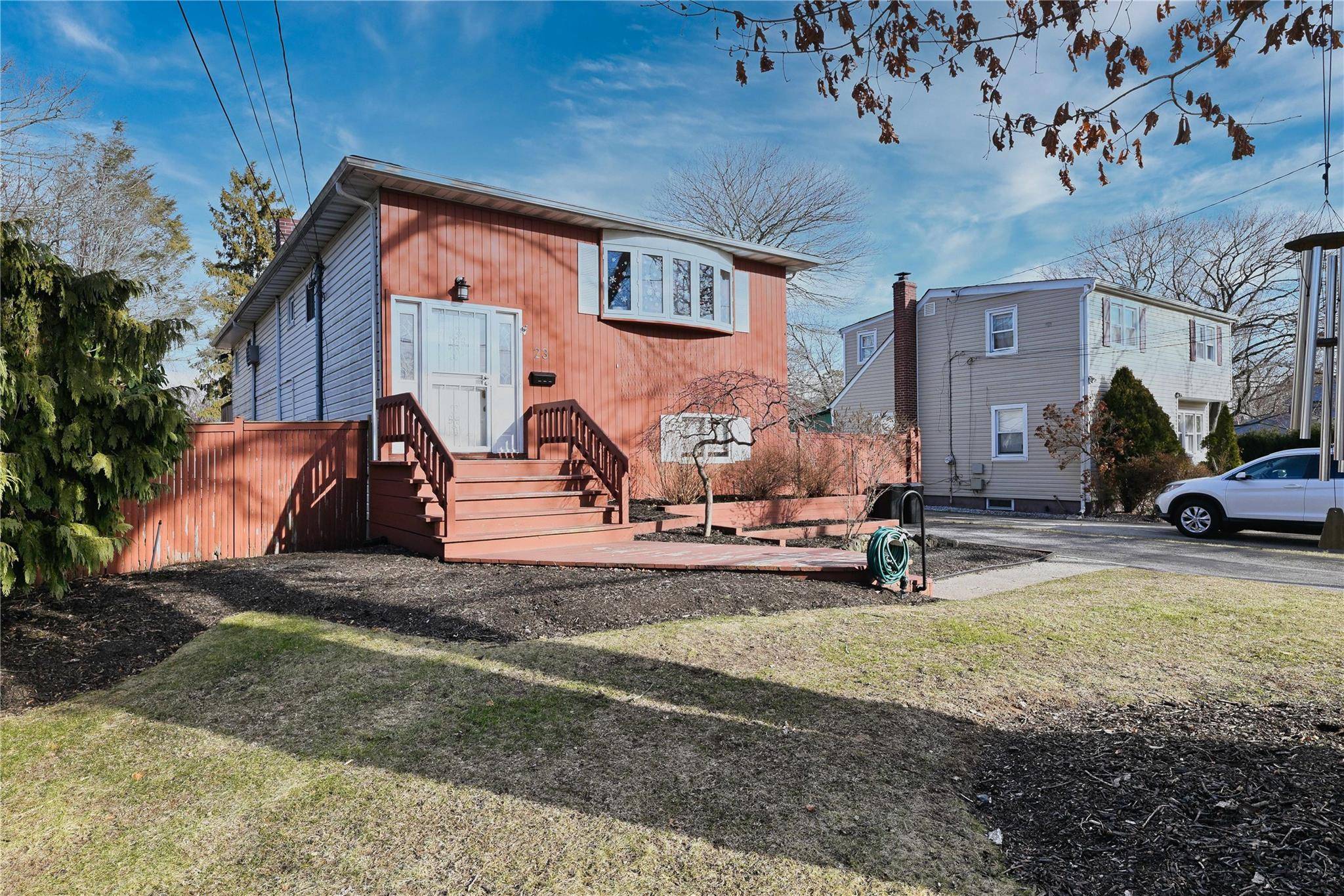 Bay Shore, NY 11706,23 E Lakeland ST