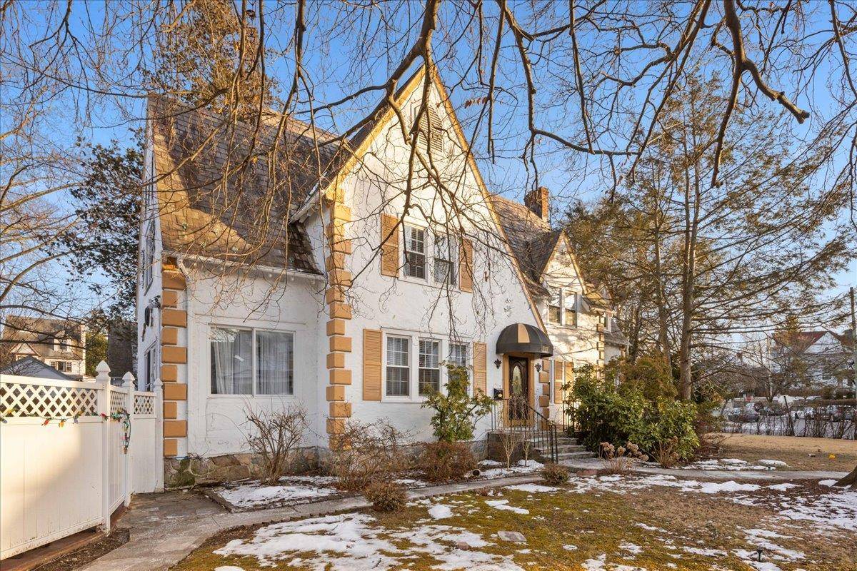 Mount Vernon, NY 10552,319 Summit AVE