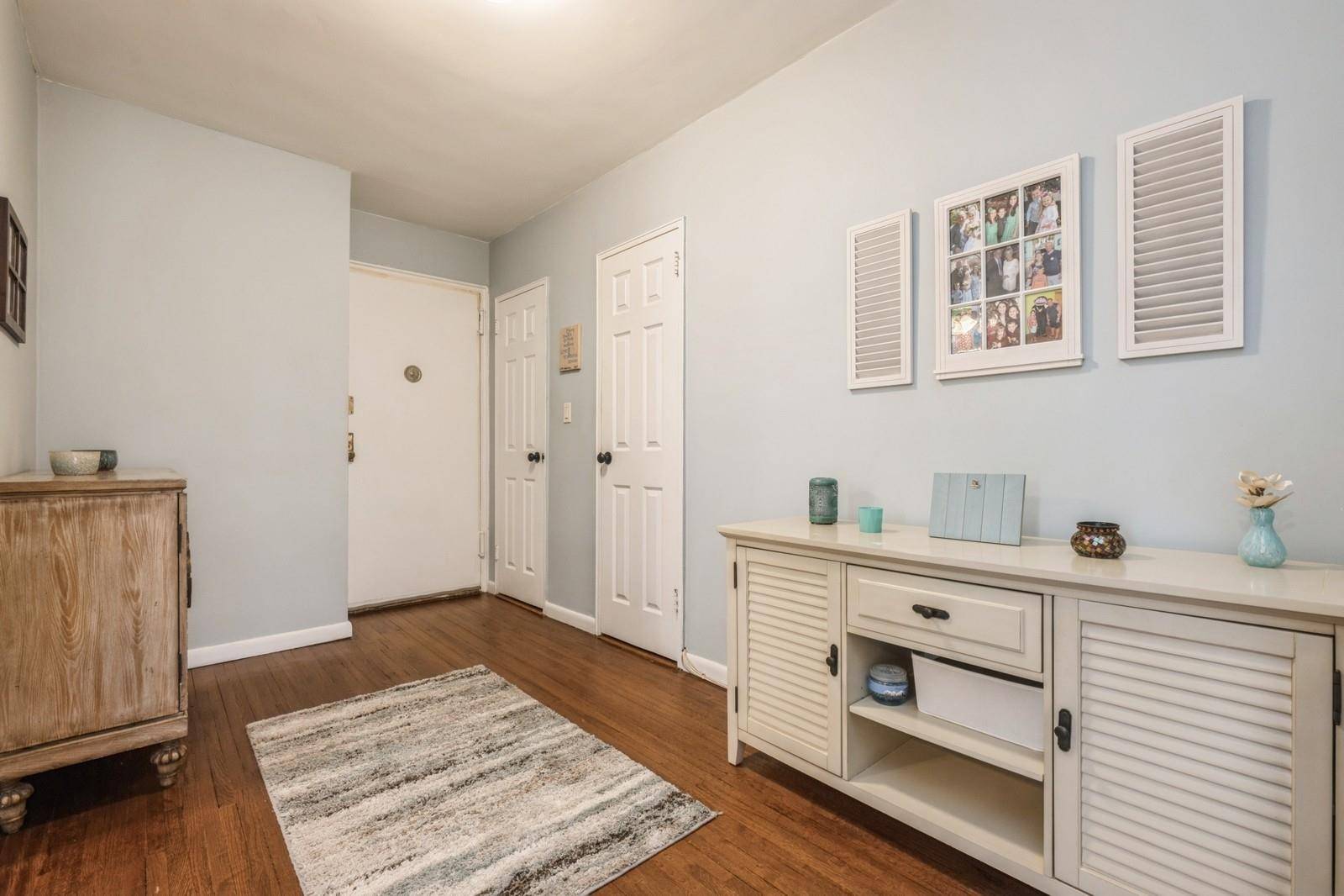 East Rockaway, NY 11518,16 Main ST #1V