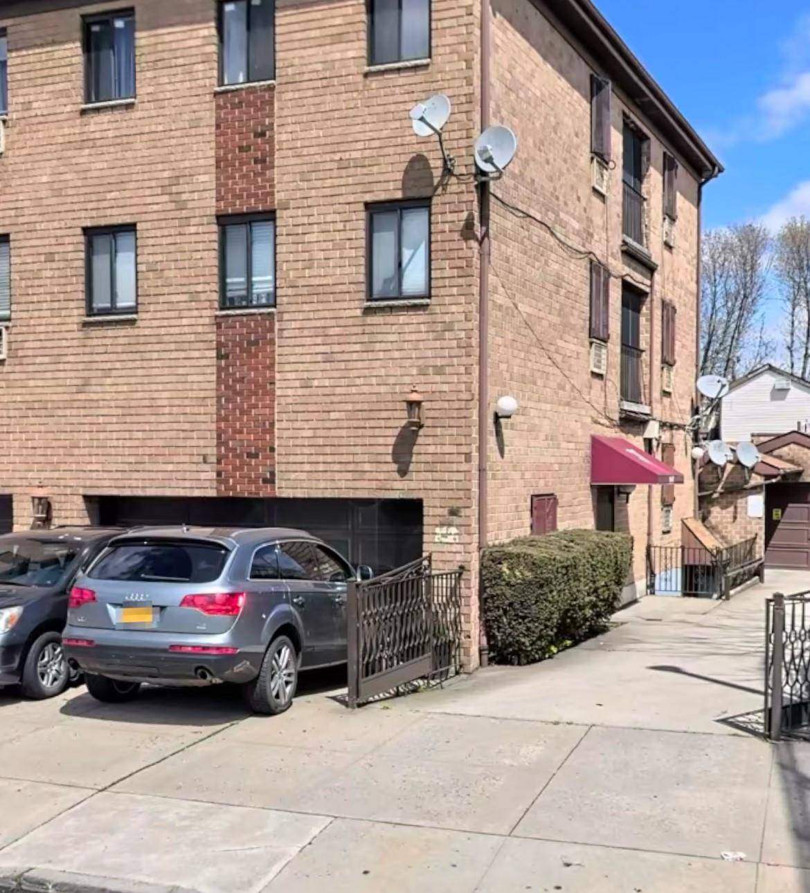 Ozone Park, NY 11417,89-07 North Conduit AVE