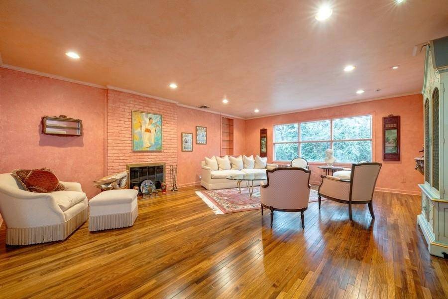 Old Westbury, NY 11568,7 Kings DR