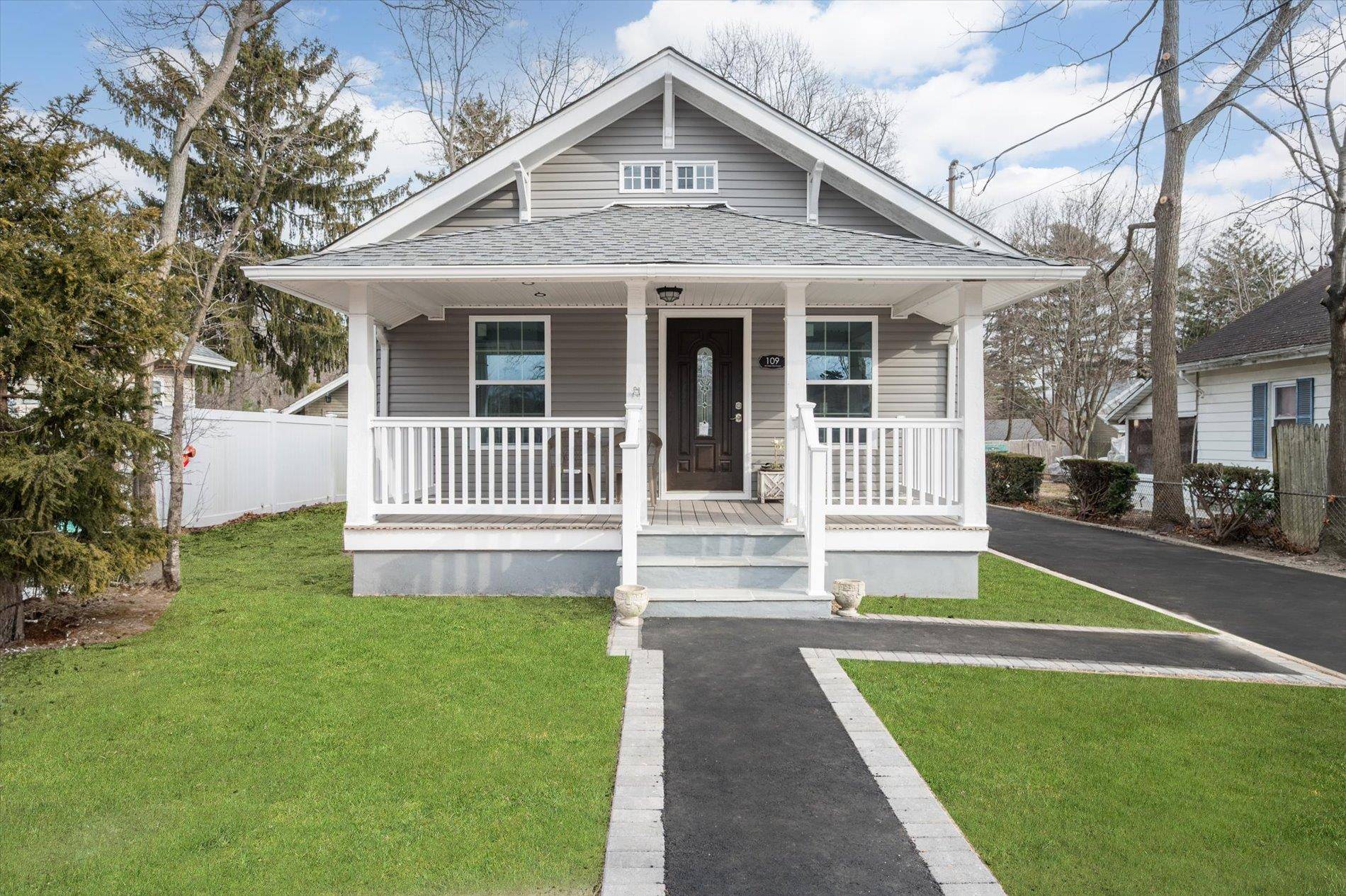Brentwood, NY 11717,109 4th ST
