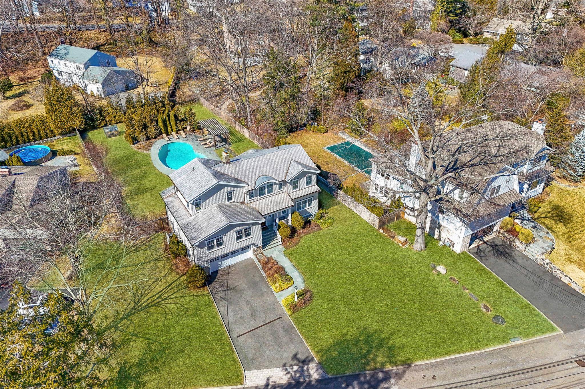 Mamaroneck, NY 10543,925 Sylvan LN