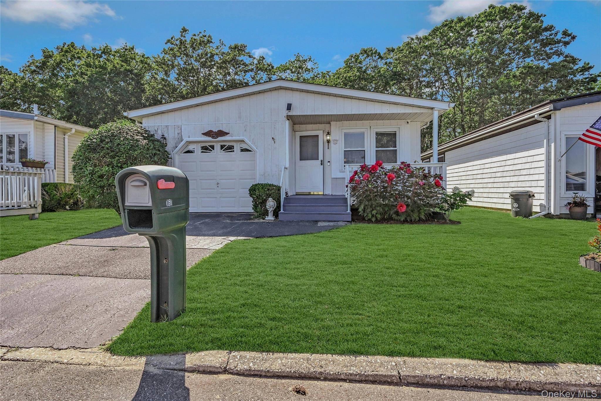 Manorville, NY 11949,161 Village CIR #161