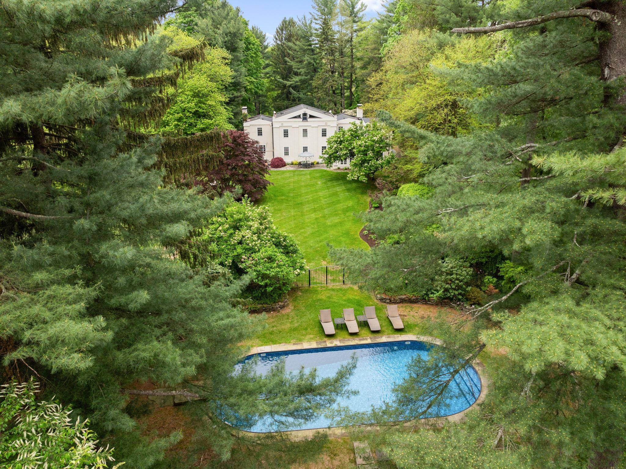 Mount Kisco, NY 10549,482 Armonk RD