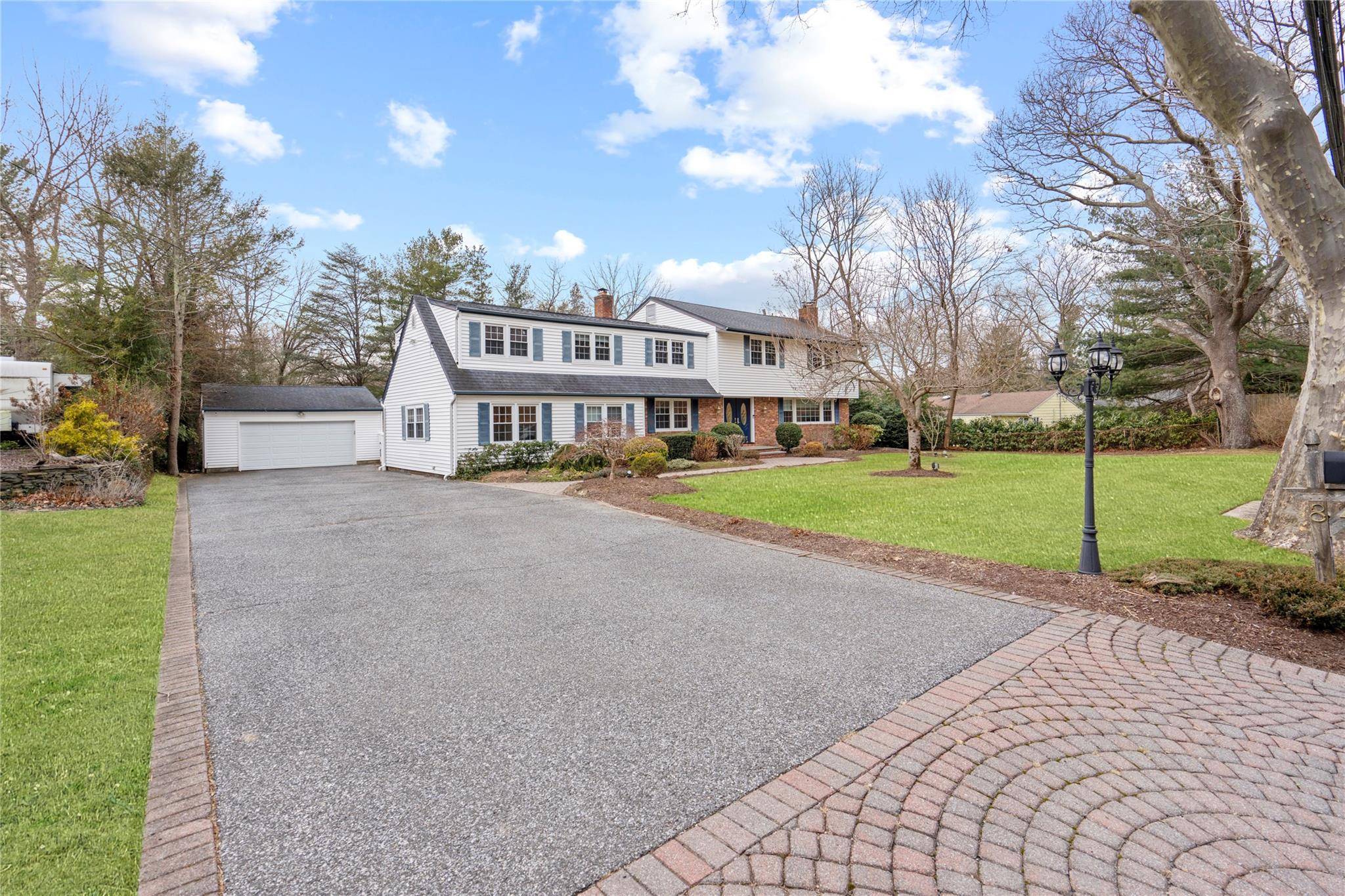 Cold Spring Harbor, NY 11724,84 Woodchuck Hollow RD
