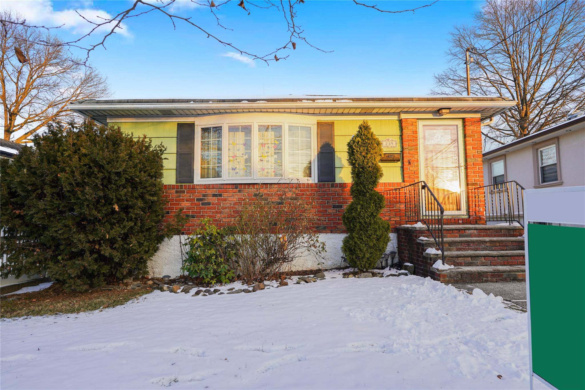 Staten Island, NY 10314,239 Byrne AVE