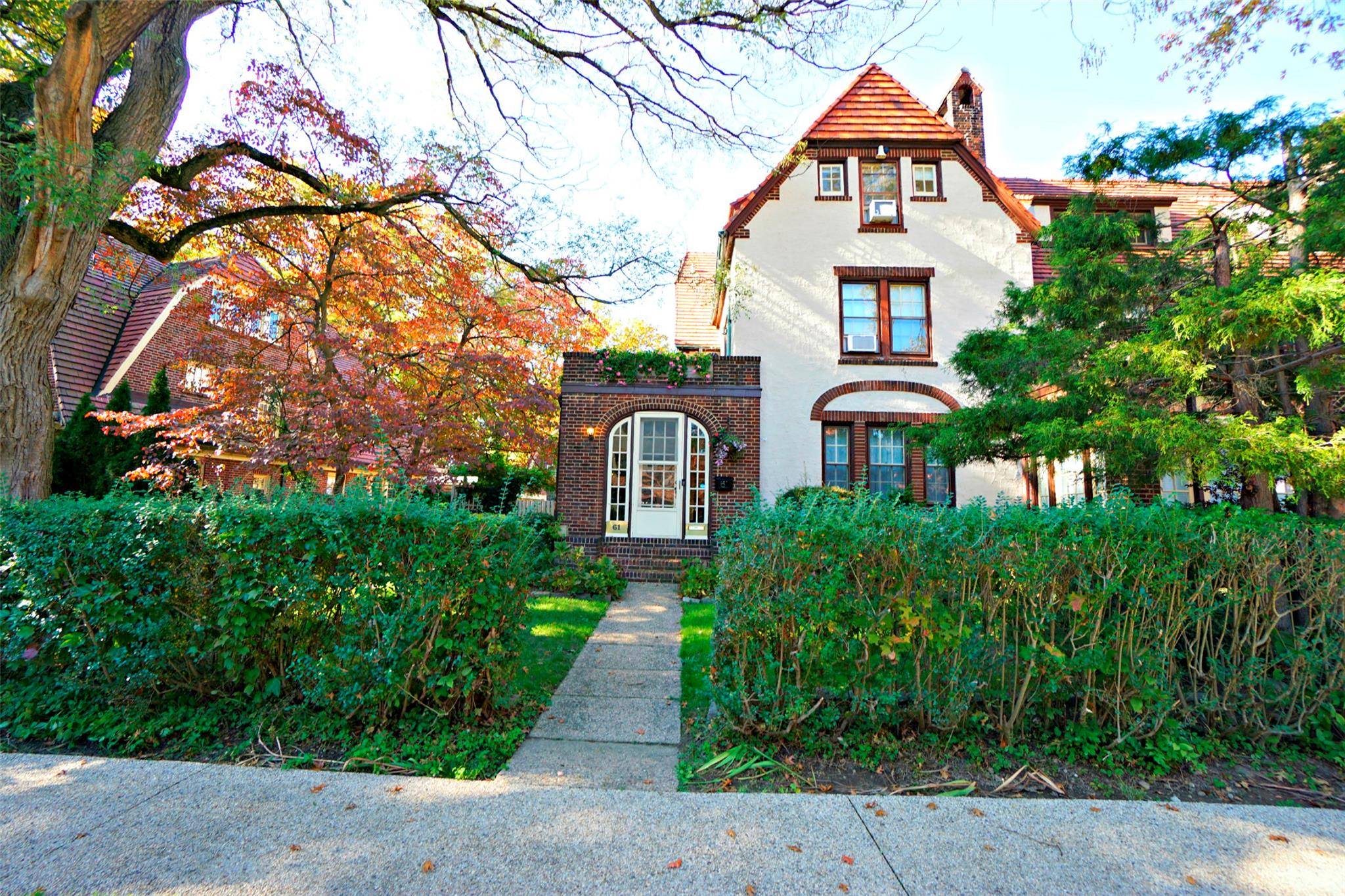 Forest Hills, NY 11375,61 Summer ST