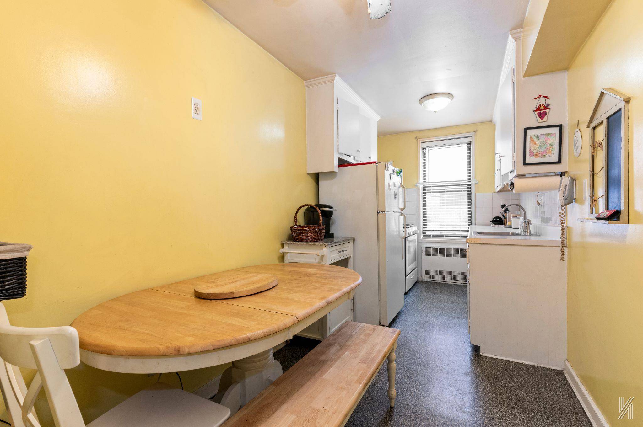Jackson Heights, NY 11372,33-27 91st ST #3J