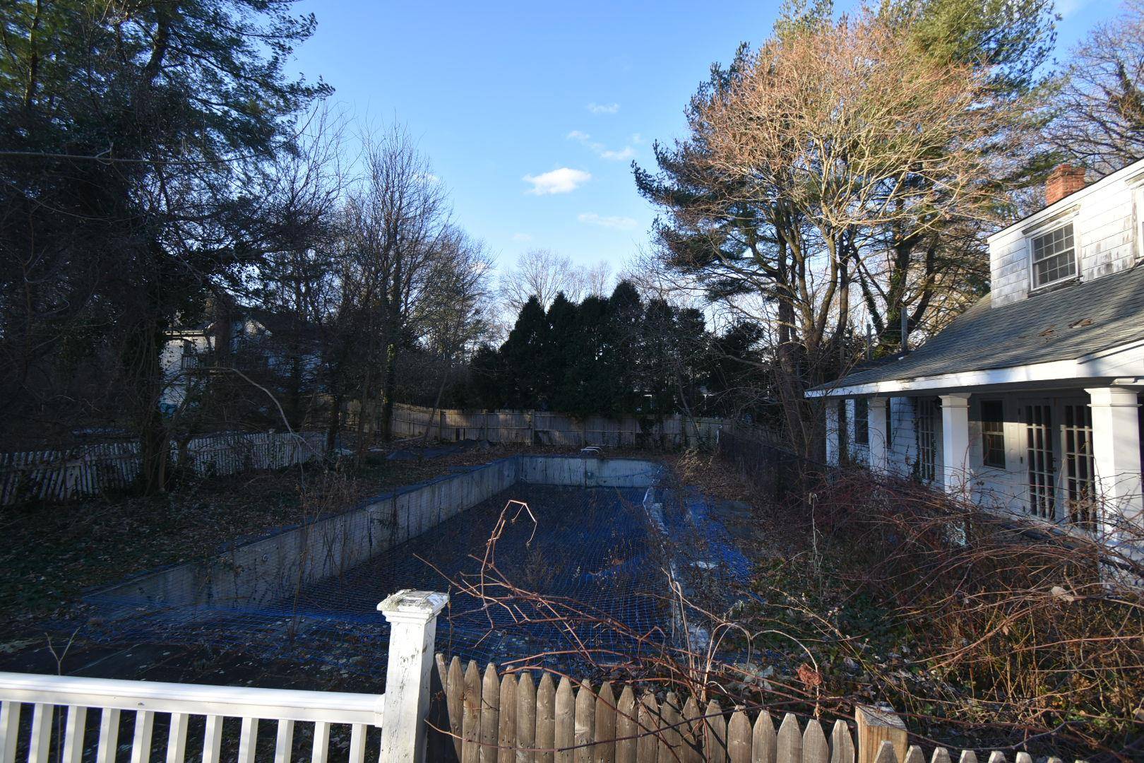 Greenlawn, NY 11740,75 Centerport RD