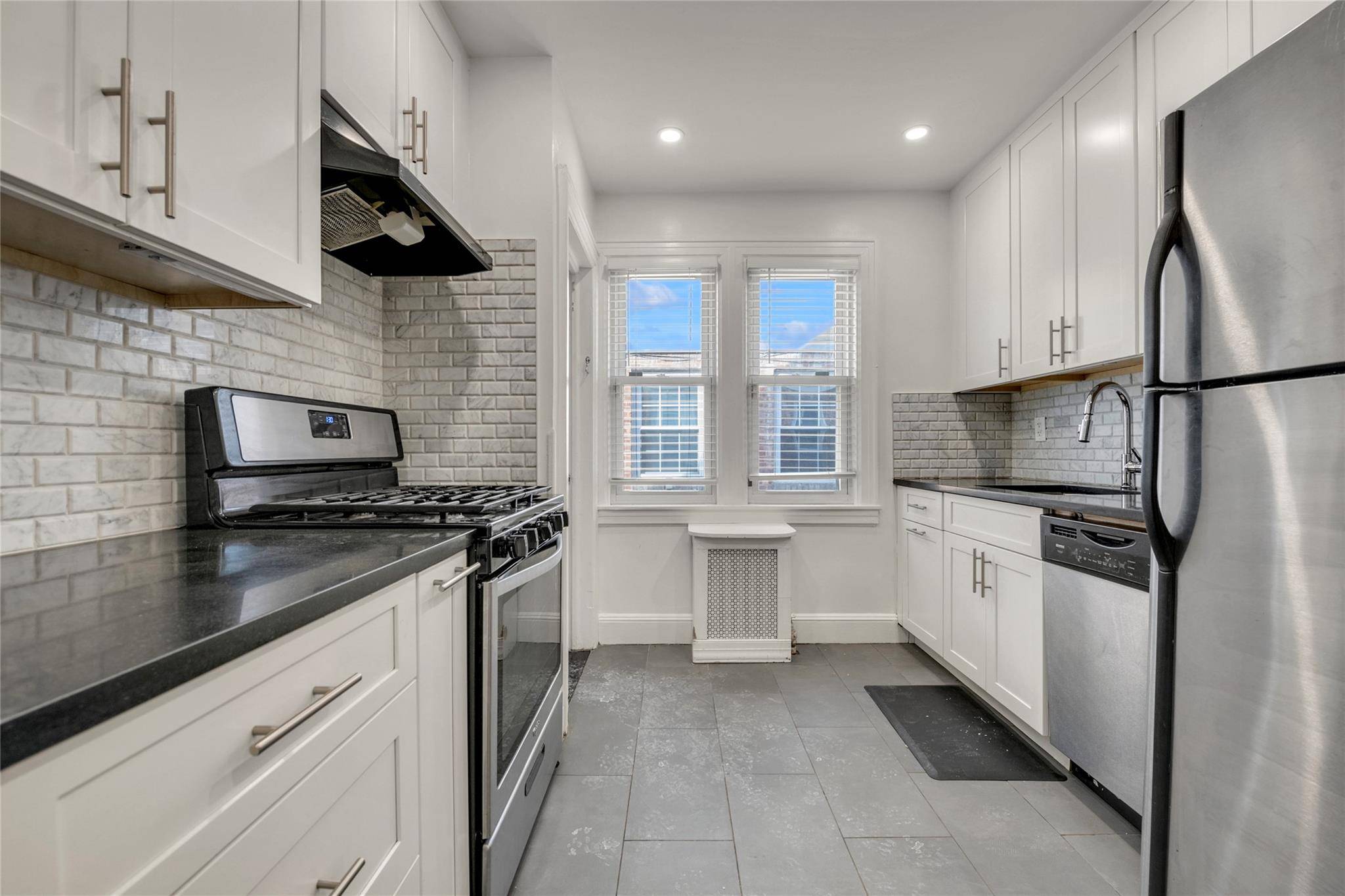 Bayside, NY 11361,38-09 205 ST