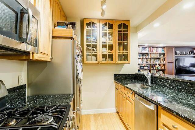 New York (manhattan), NY 10065,201 E 66 ST #4K
