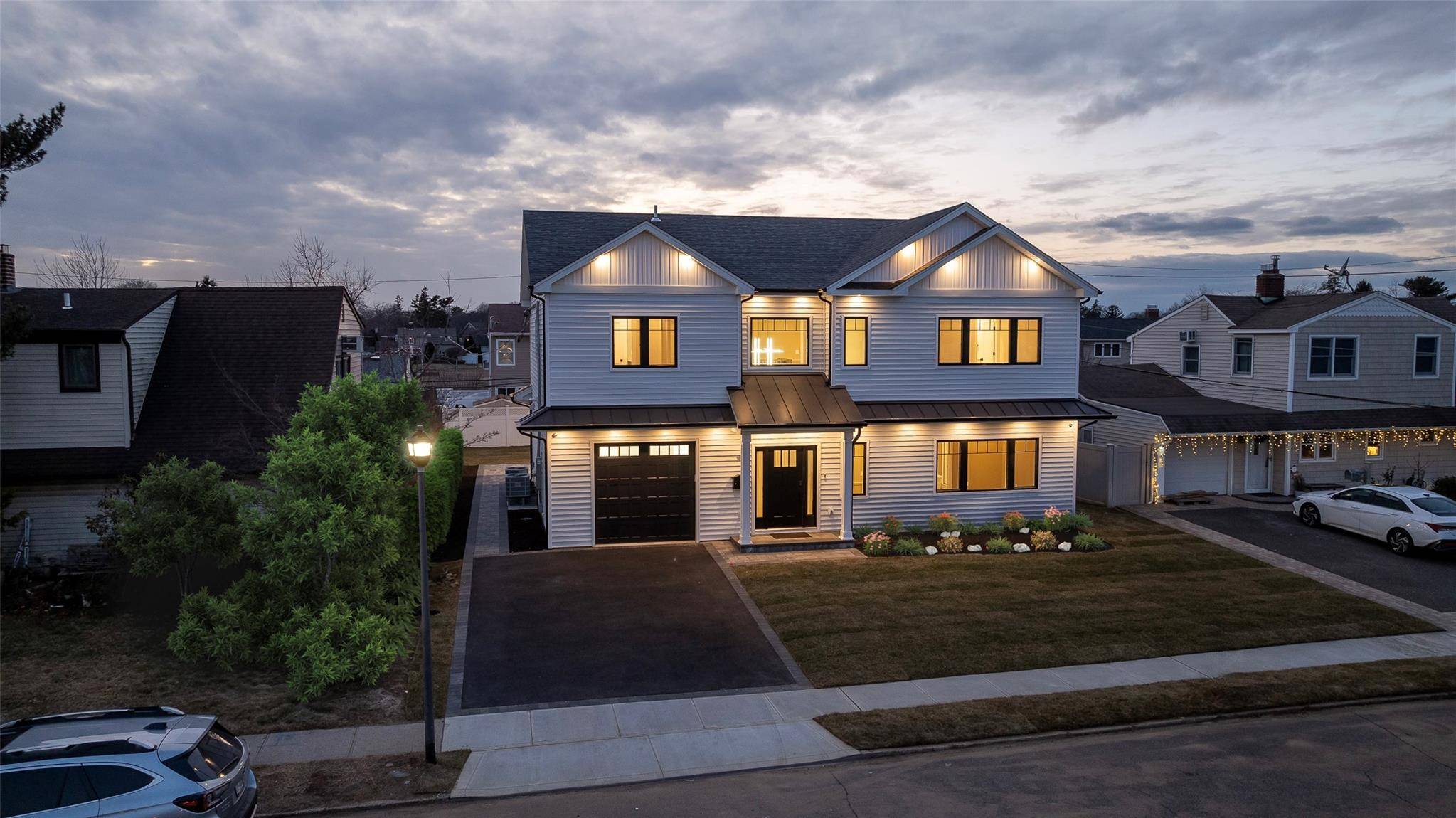 Westbury, NY 11590,18 Hidden LN