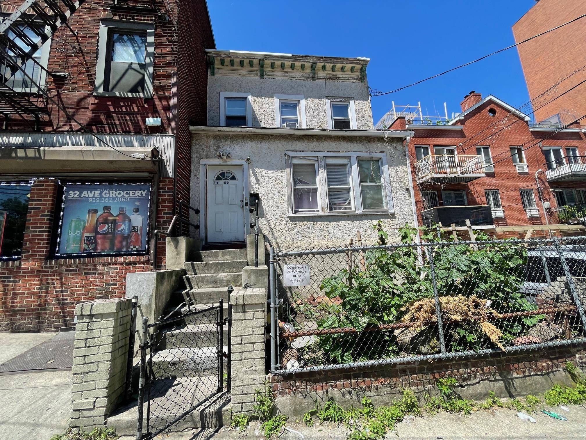 Flushing, NY 11354,31-52 137 ST