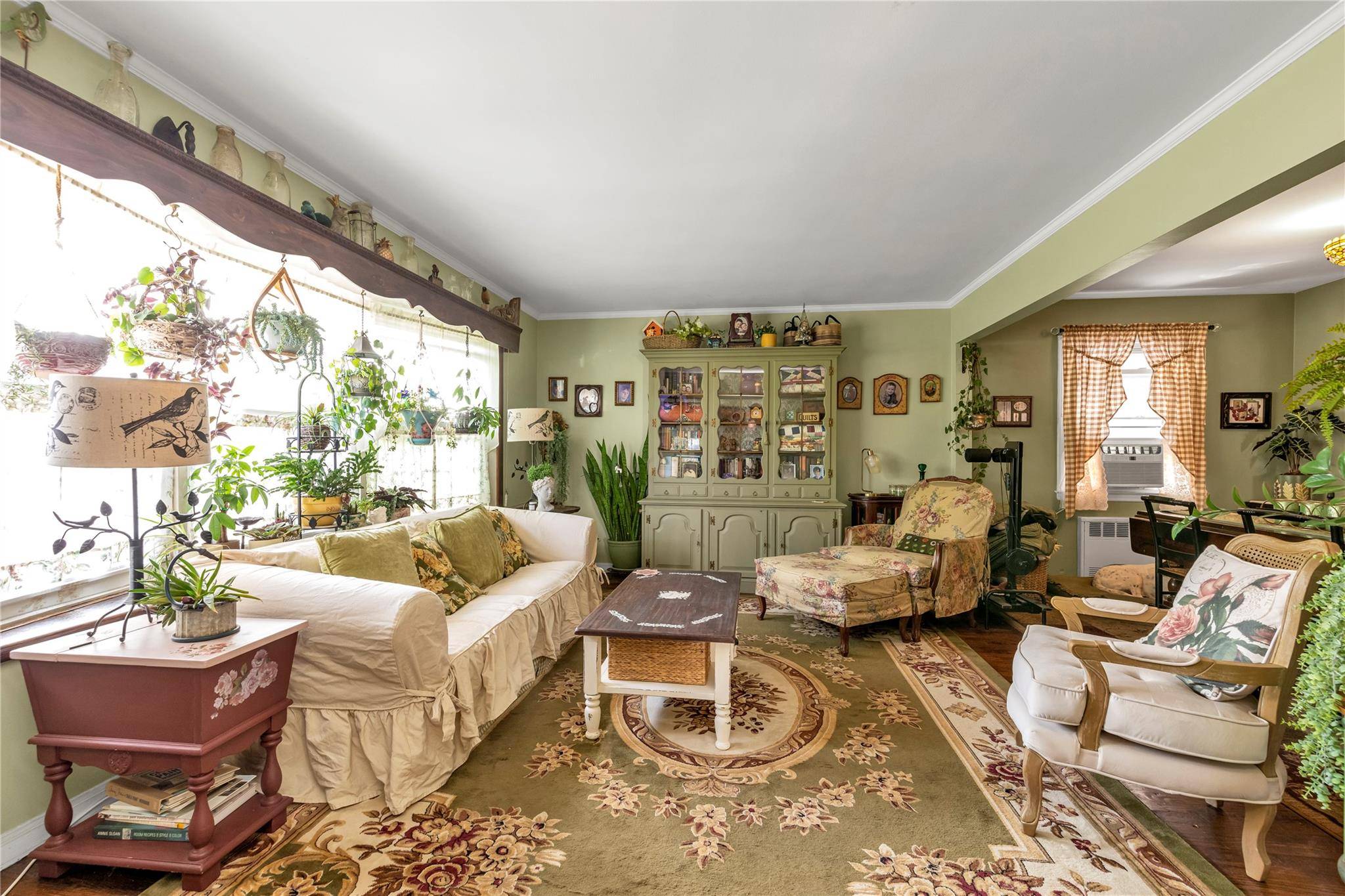 Howard Beach, NY 11414,157-42 98th ST
