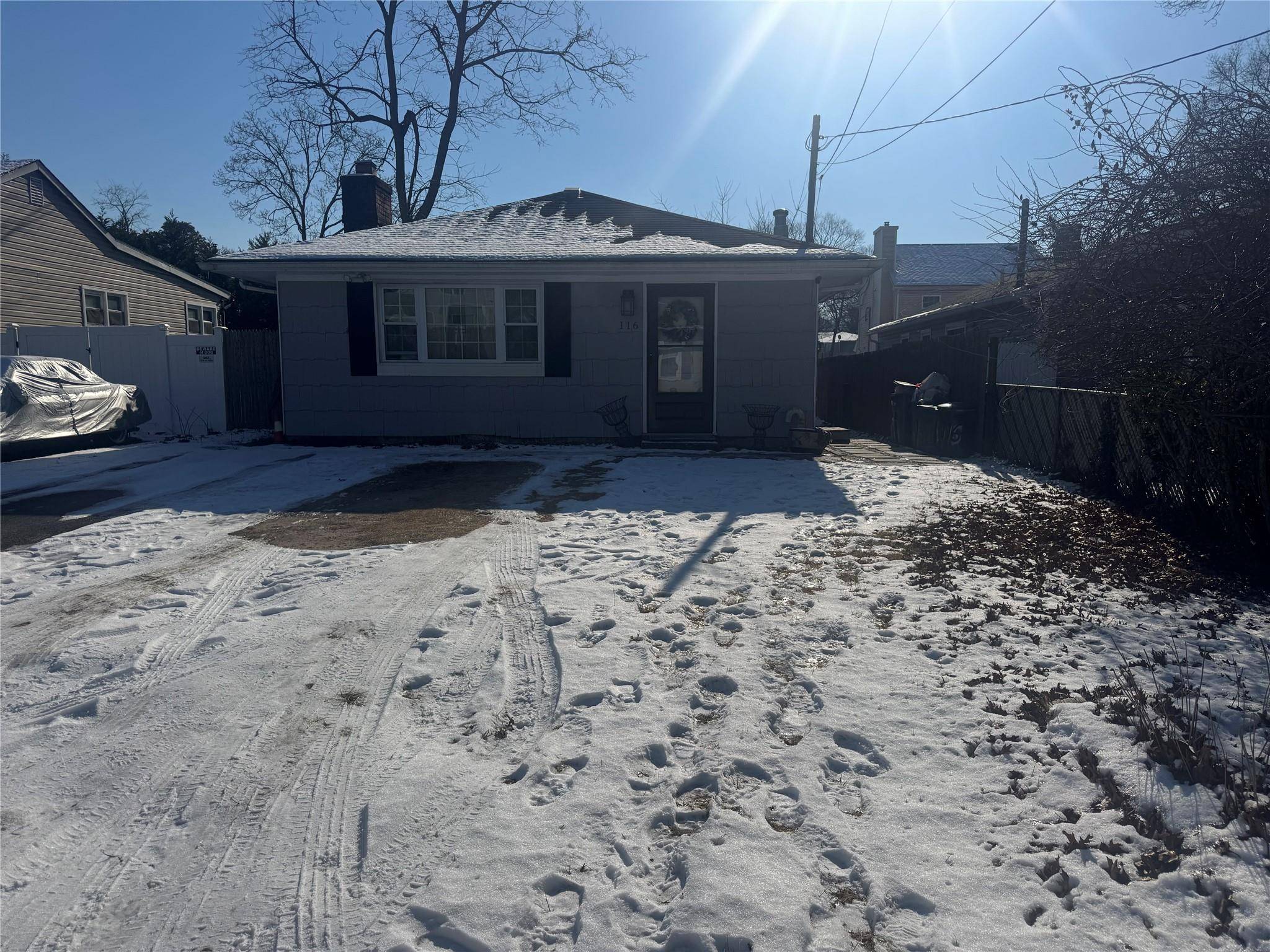 Mastic, NY 11950,116 a Clinton ave