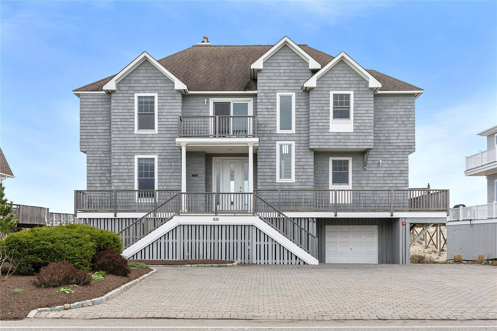 Westhampton Beach, NY 11978,835 Dune RD