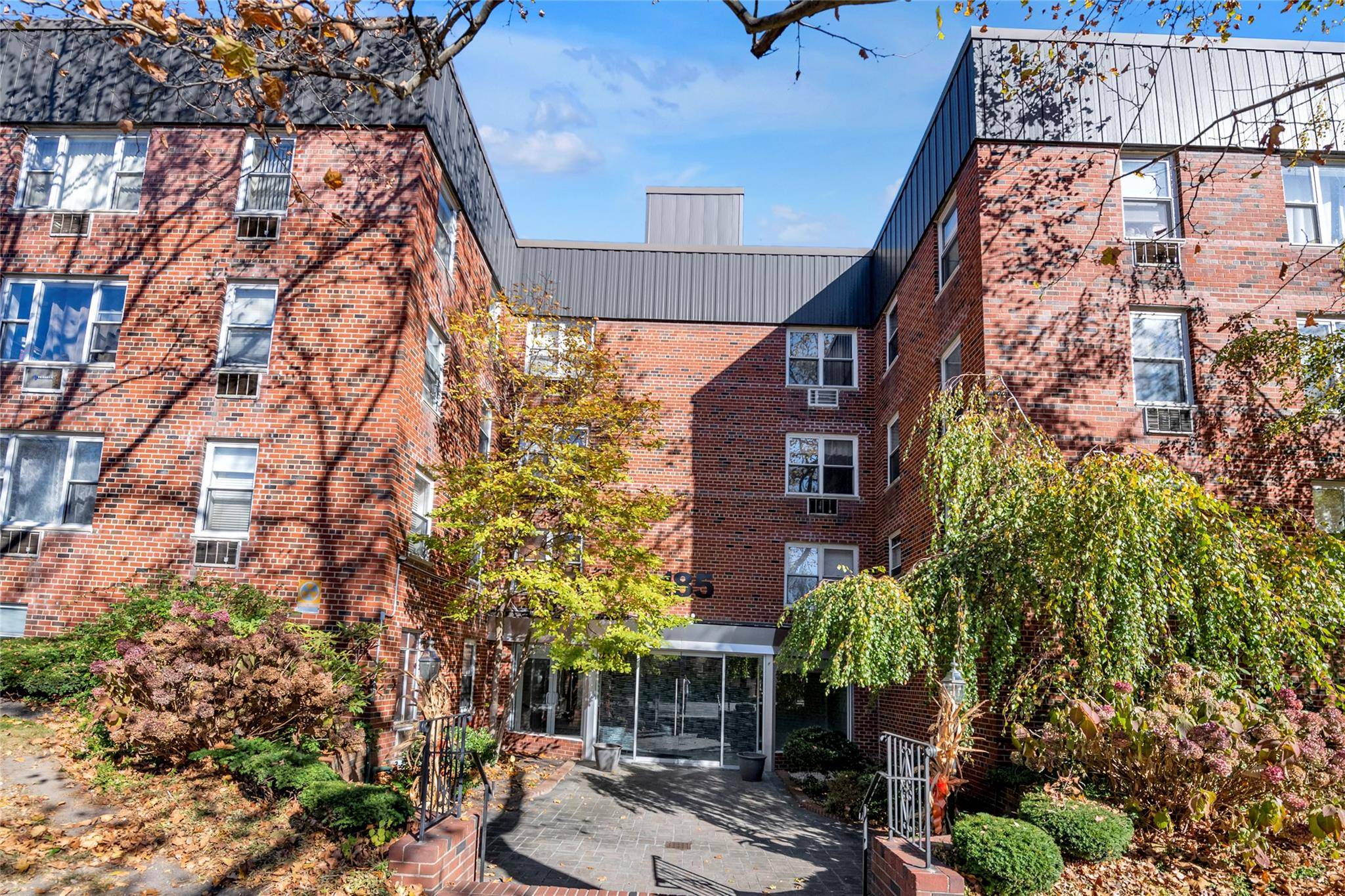 Great Neck, NY 11021,185 S. Middle Neck RD #1G