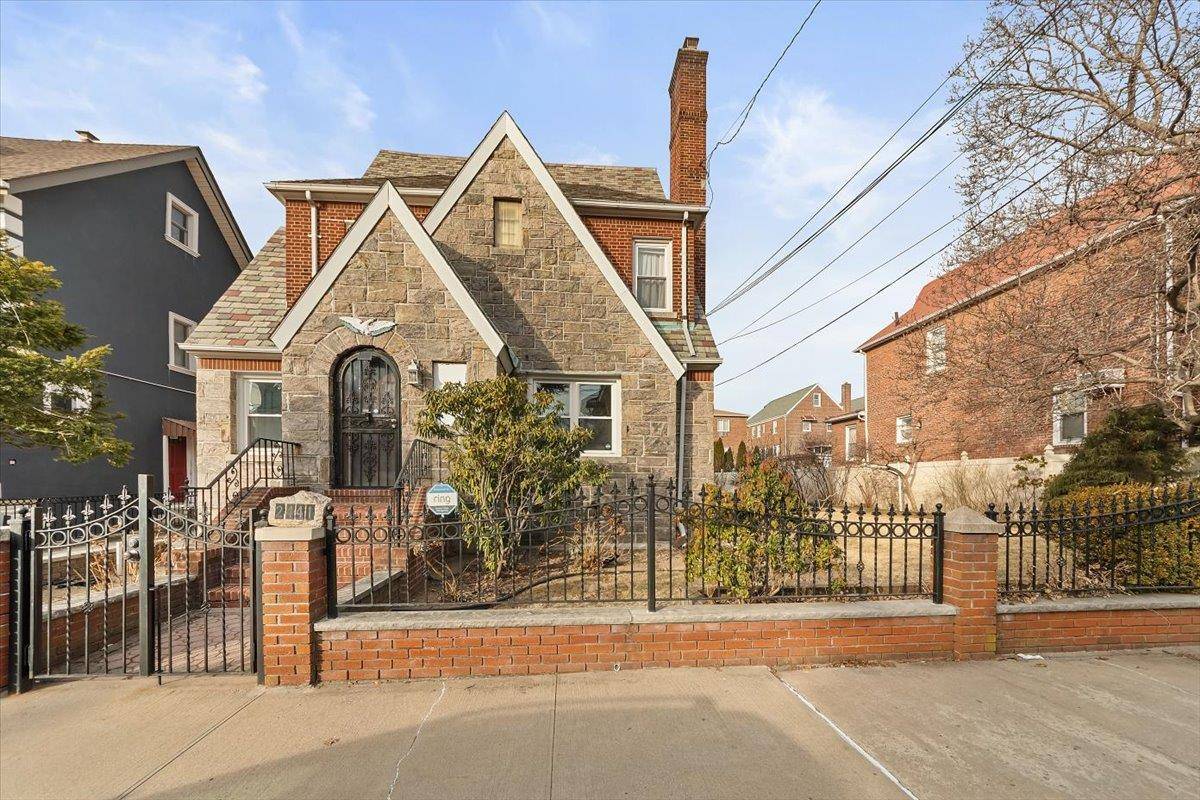 Bronx, NY 10469,2441 Yates AVE