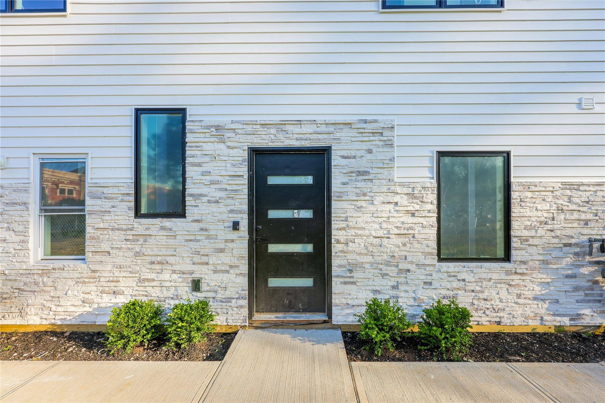 Spring Valley, NY 10977,115 S Madison AVE #211