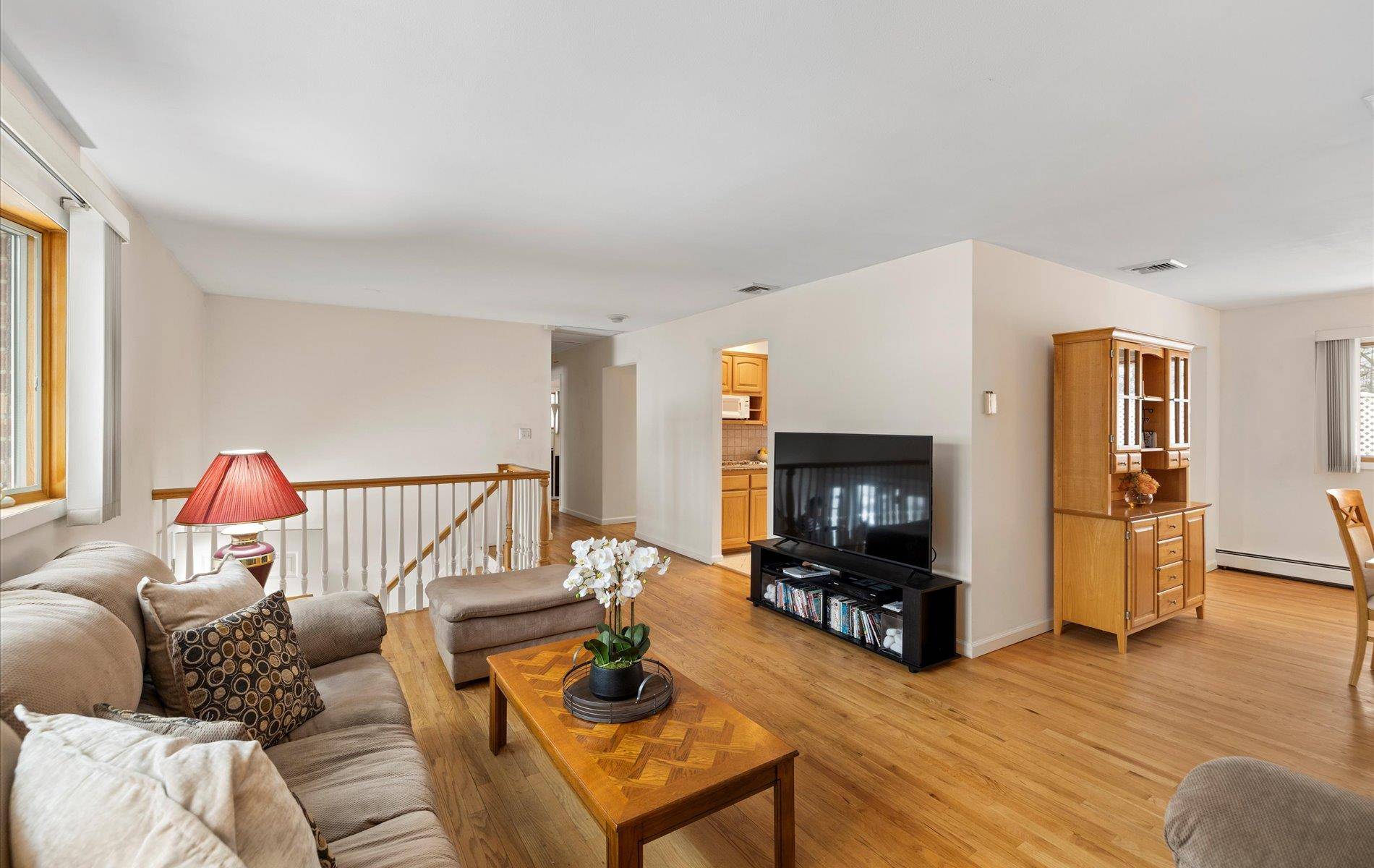 Syosset, NY 11791,10 Lenore ST