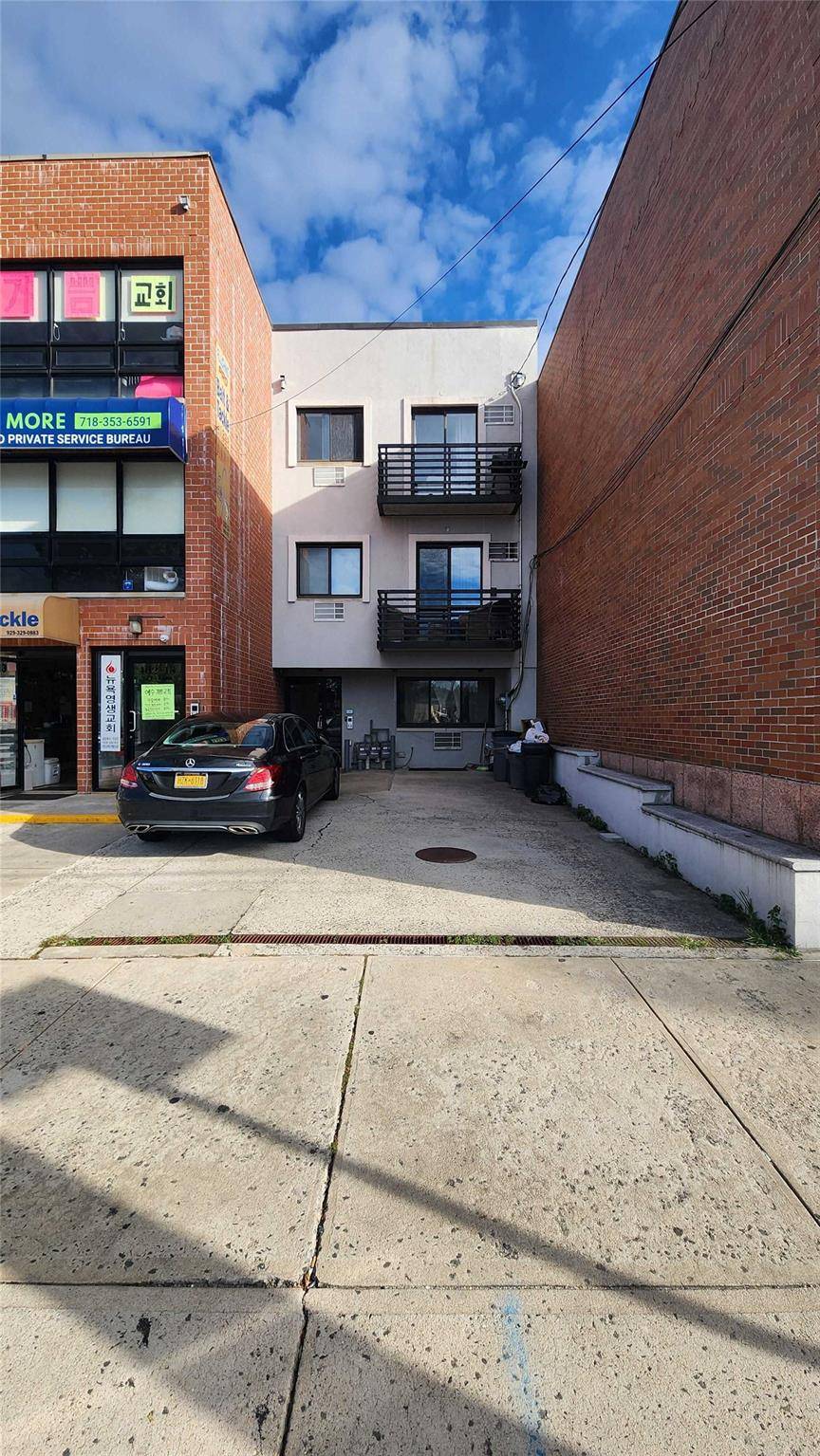 Flushing, NY 11358,162-15 46th AVE #2