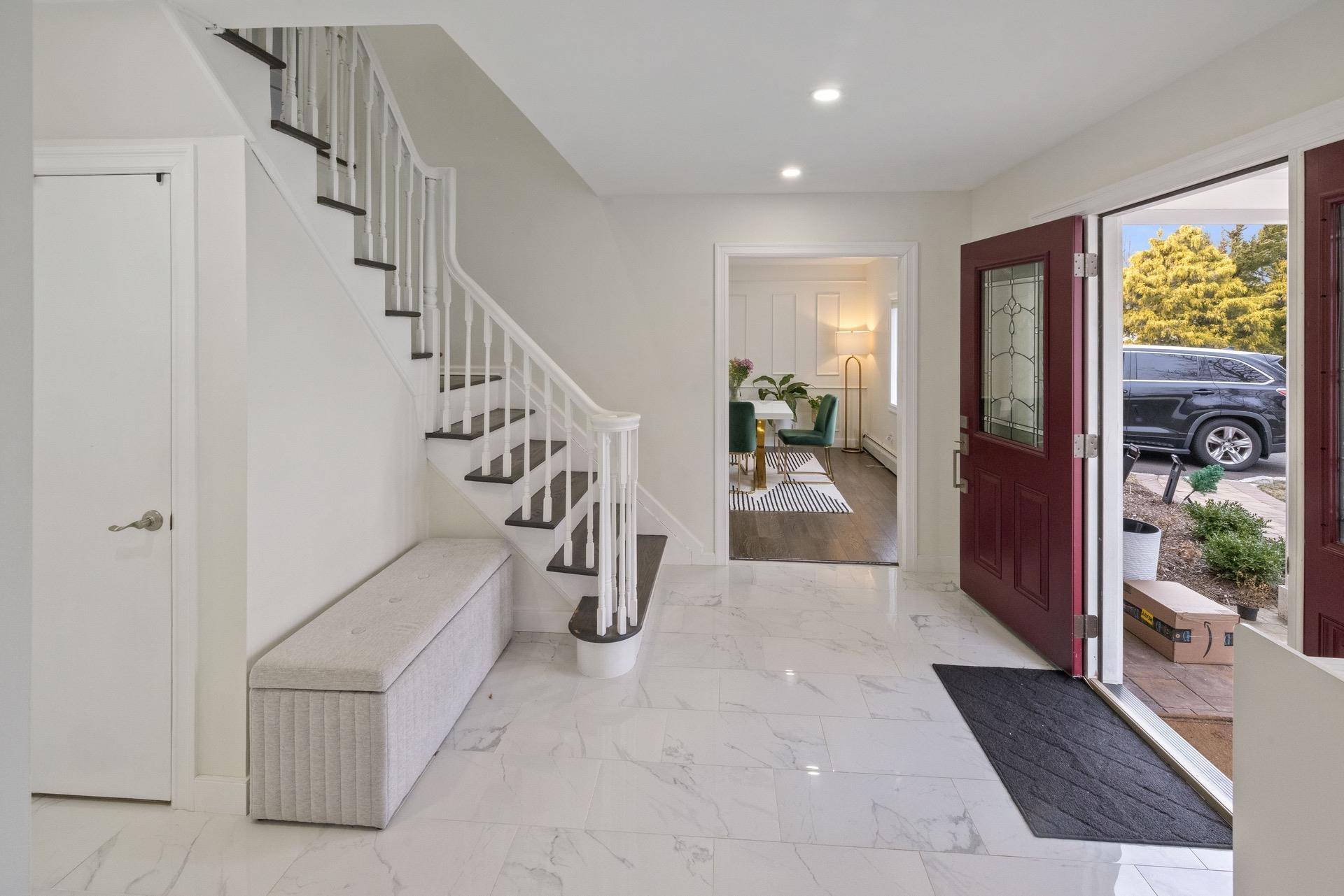Smithtown, NY 11787,32 Hemlock LN