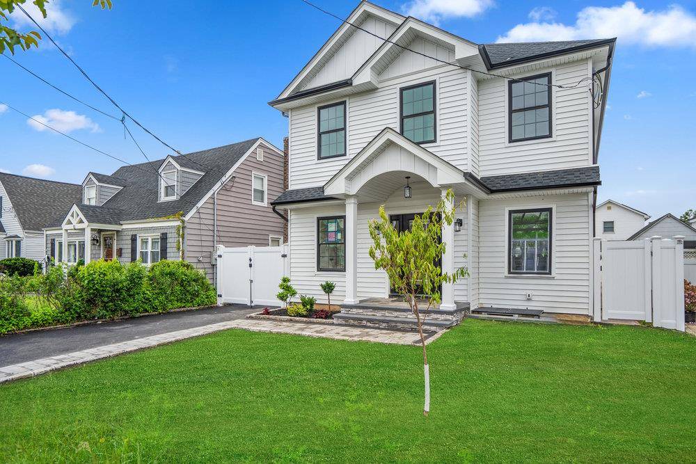 Mineola, NY 11501,101 Brown ST