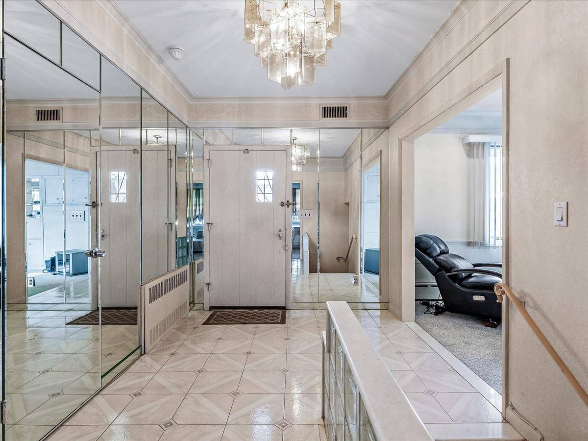 Bayside, NY 11360,215-31 26 AVE