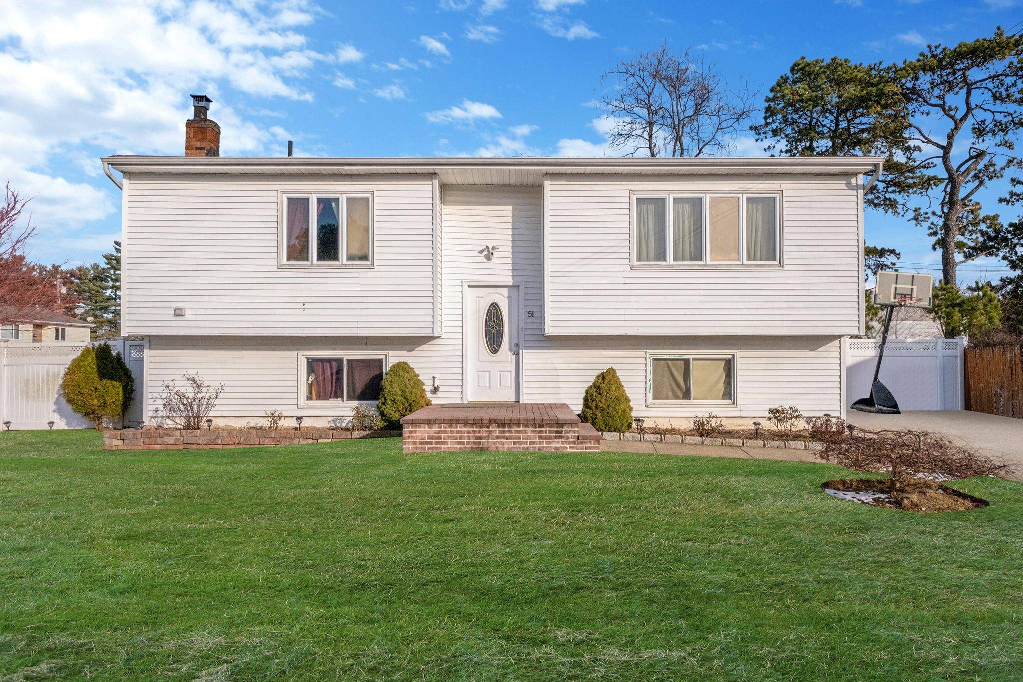 Farmingdale, NY 11735,51 Jackson ST