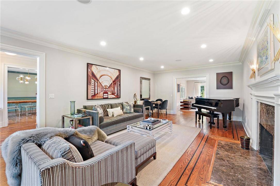Scarsdale, NY 10583,100 Garden RD