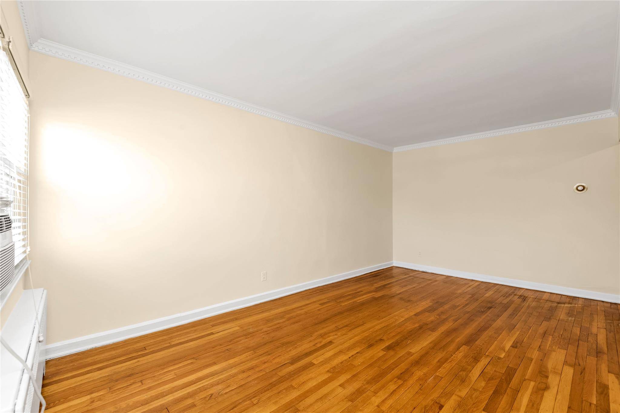 Fresh Meadows, NY 11365,48-26 193rd ST