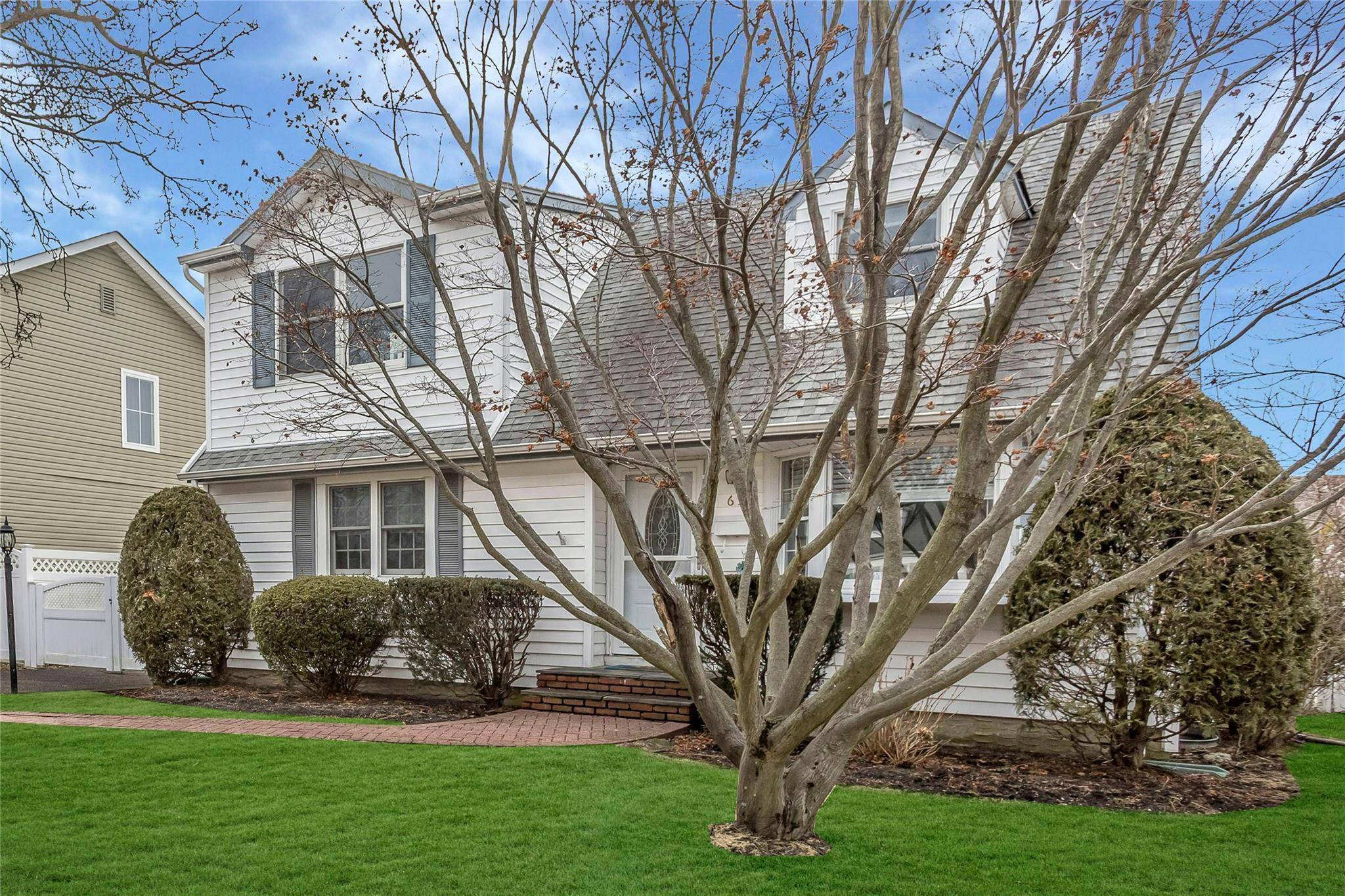 Plainview, NY 11803,61 Audrey AVE