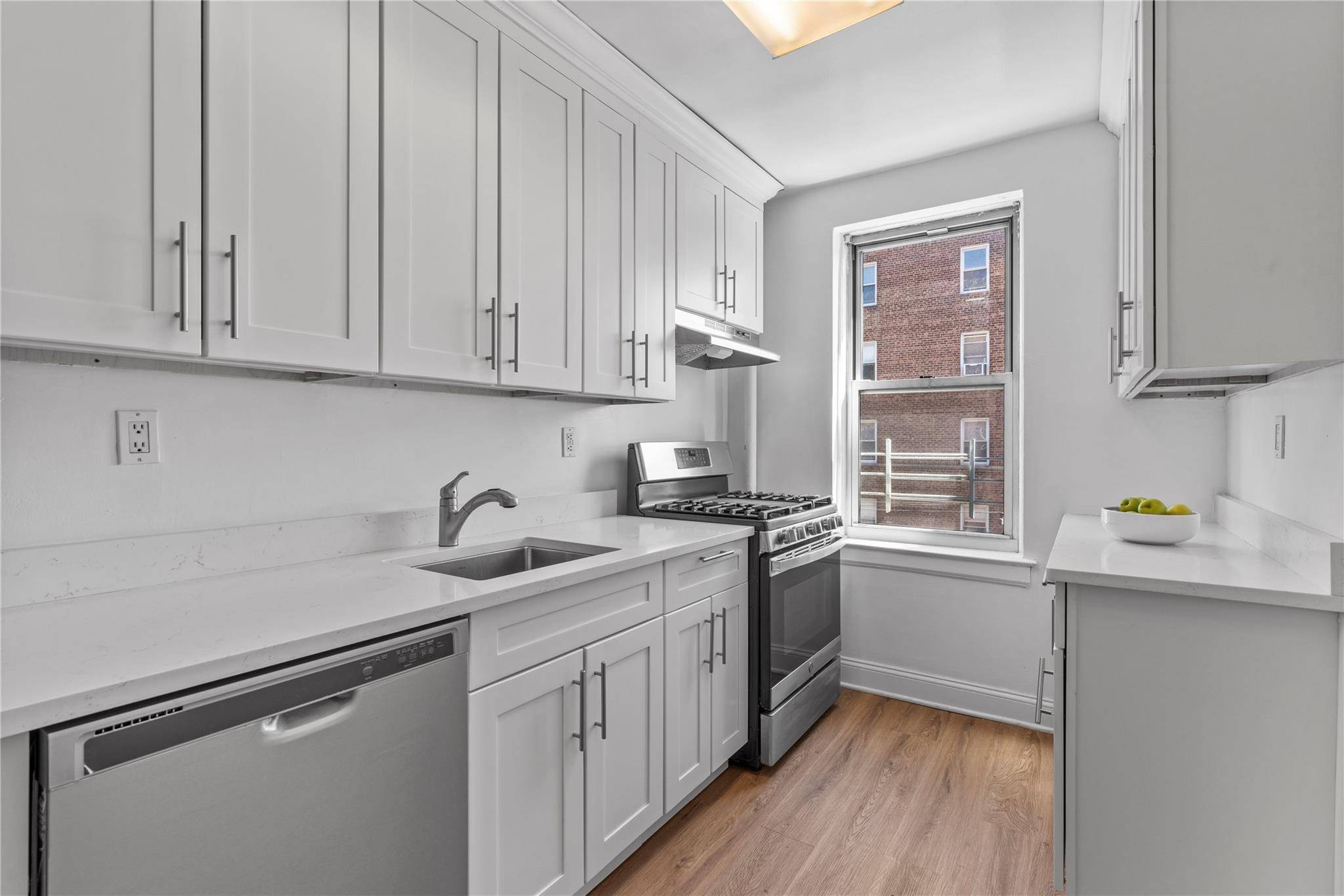 Bronxville, NY 10708,1 Vincent RD #4C