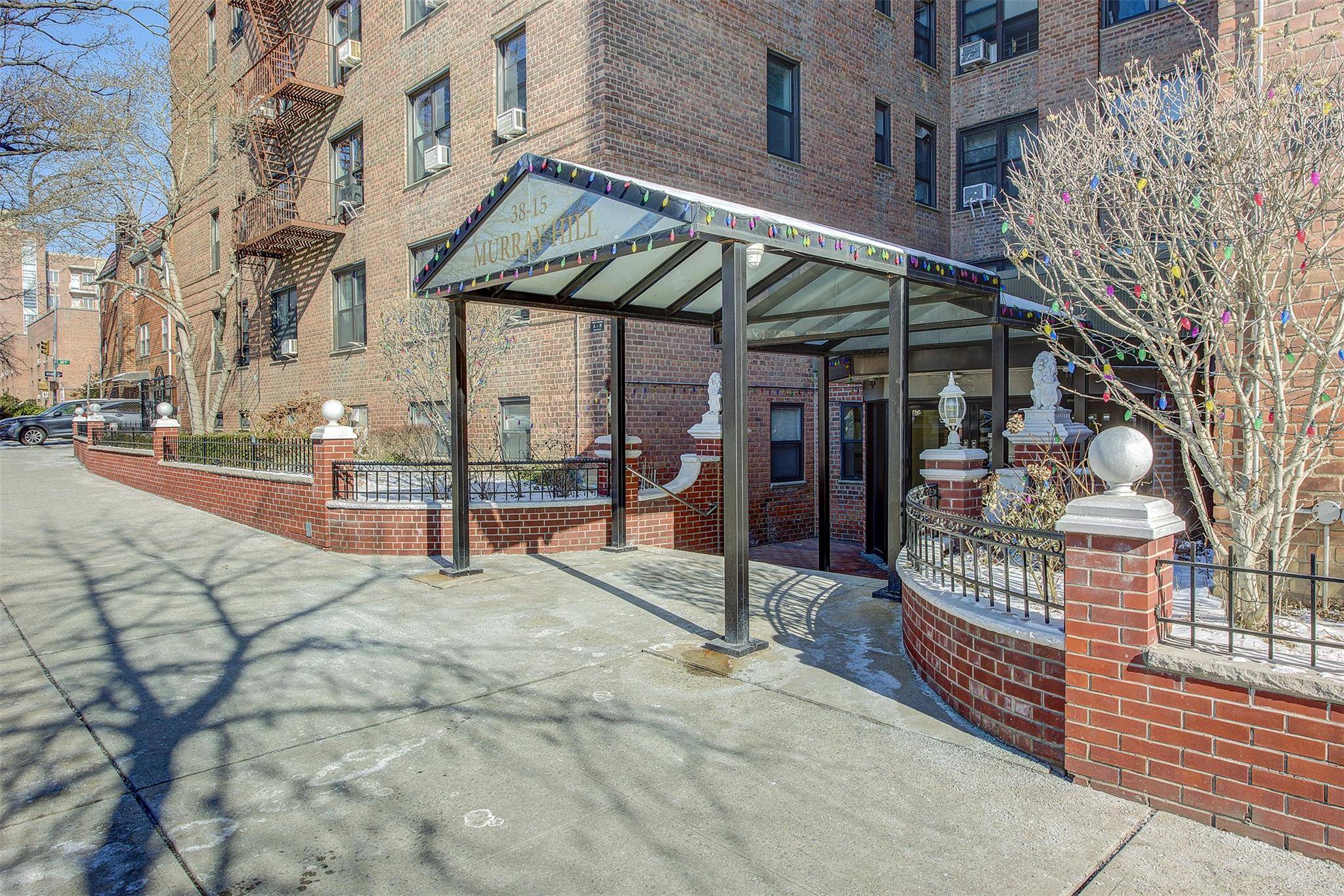 Flushing, NY 11354,38-15 149th ST #4R
