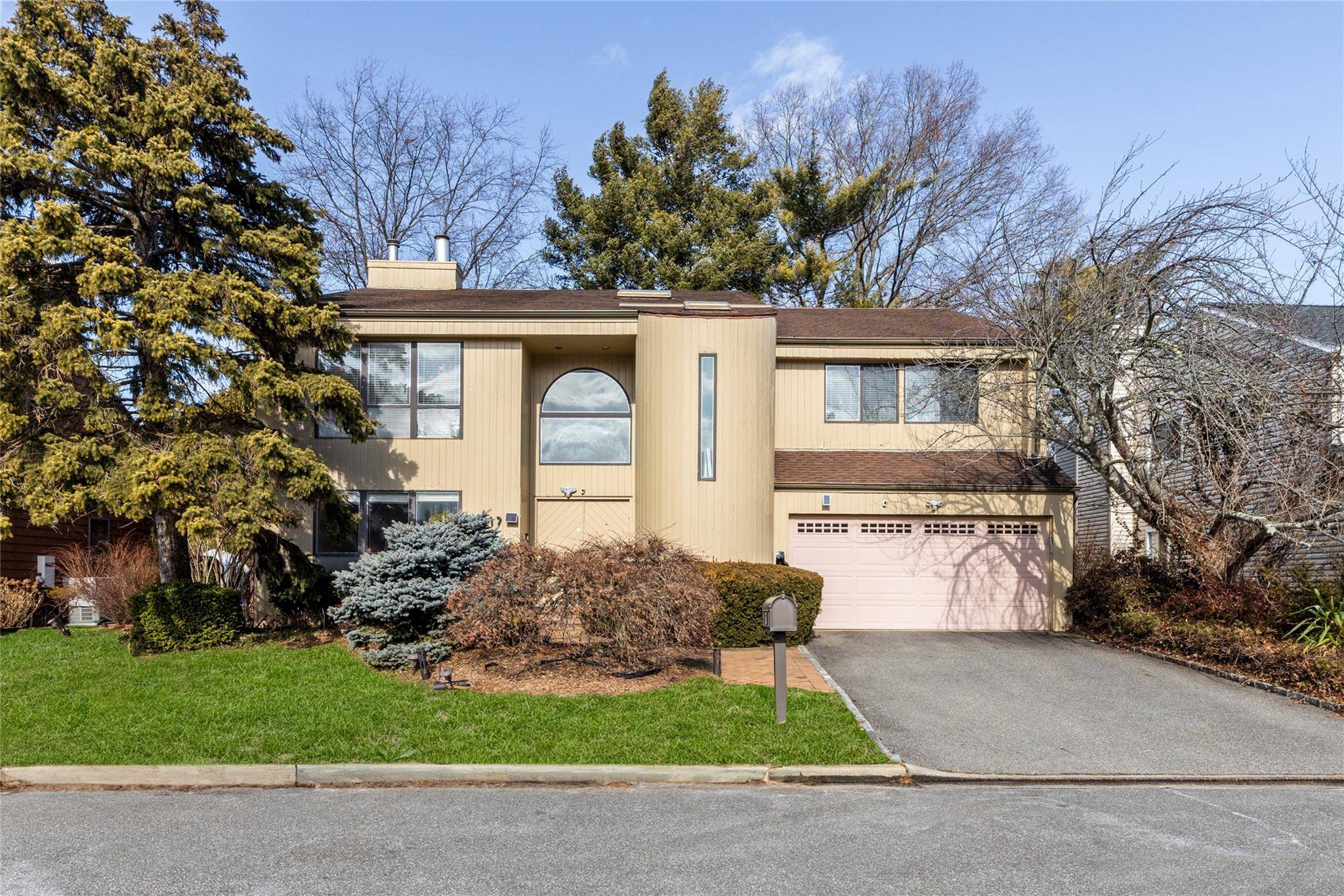 Syosset, NY 11791,17 Princeton DR