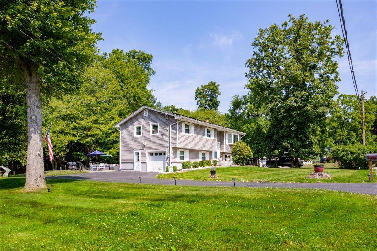 Airmont, NY 10901,1 N Amundsen LN