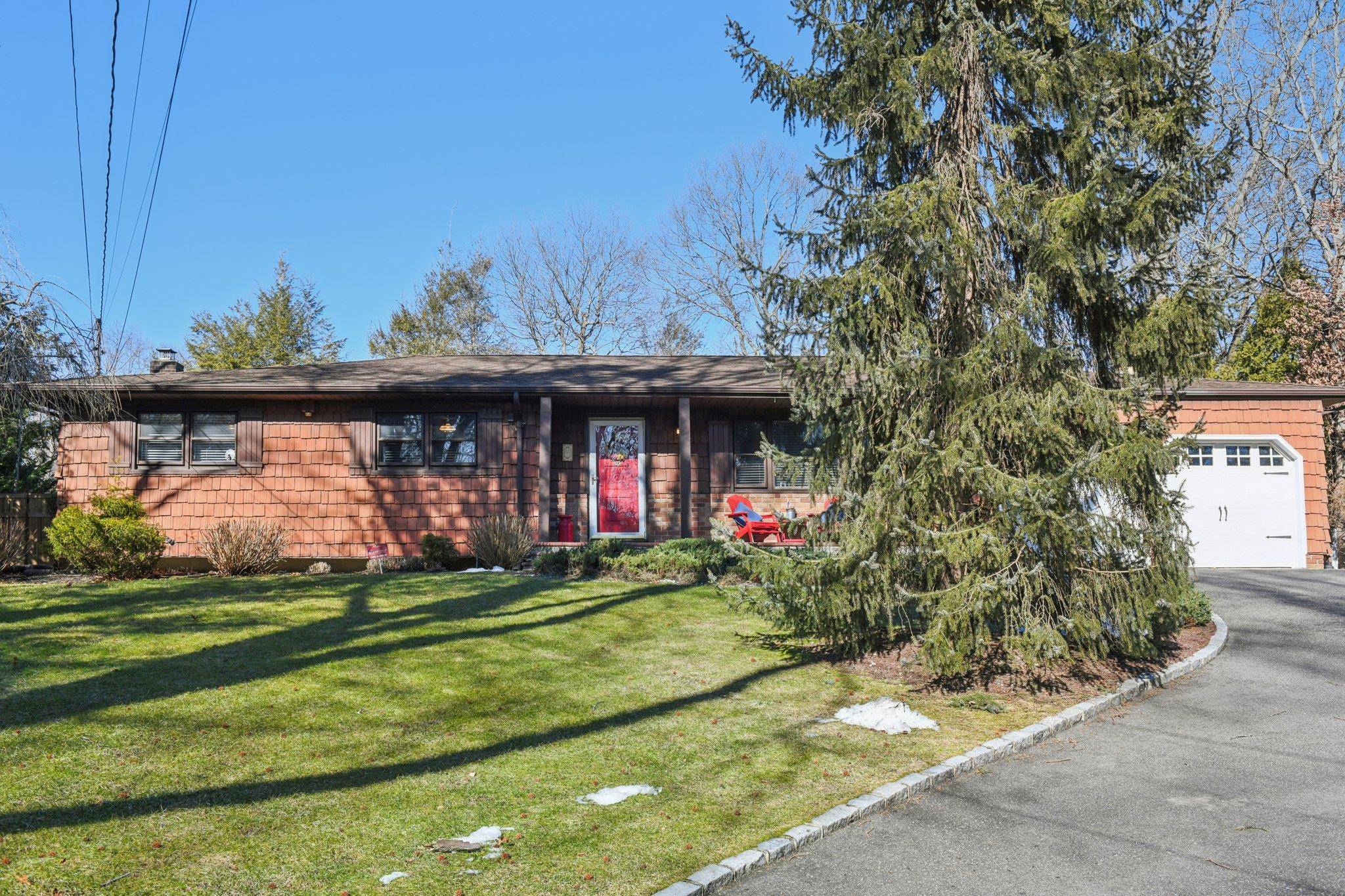 Smithtown, NY 11787,111 Lone Oak PATH