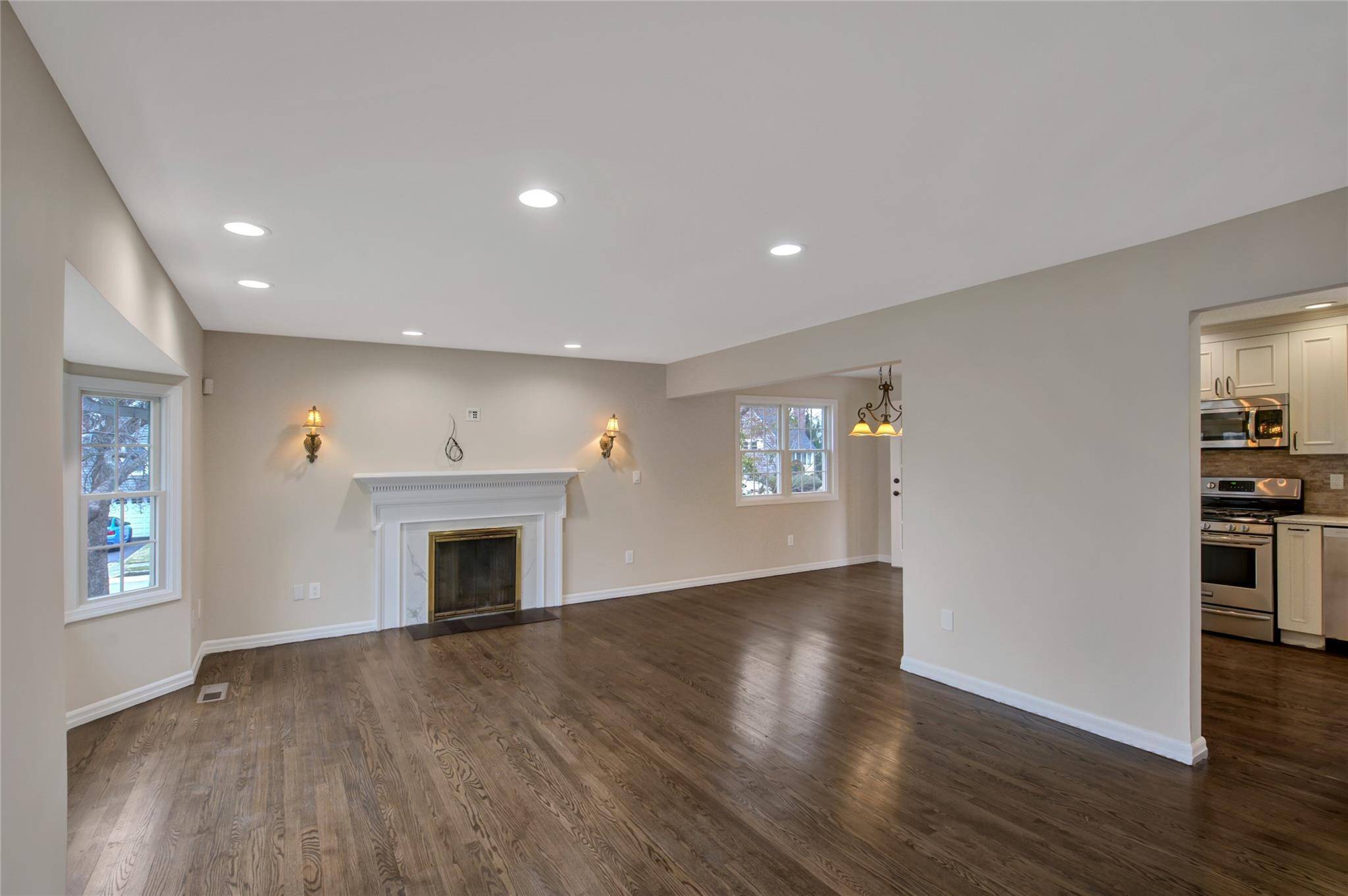 Port Washington, NY 11050,1 Roxbury RD