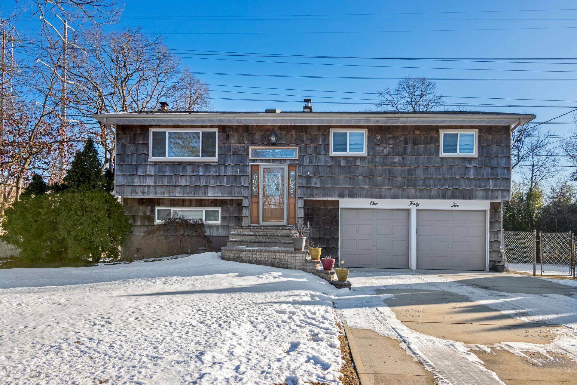 Holbrook, NY 11741,142 Pond RD