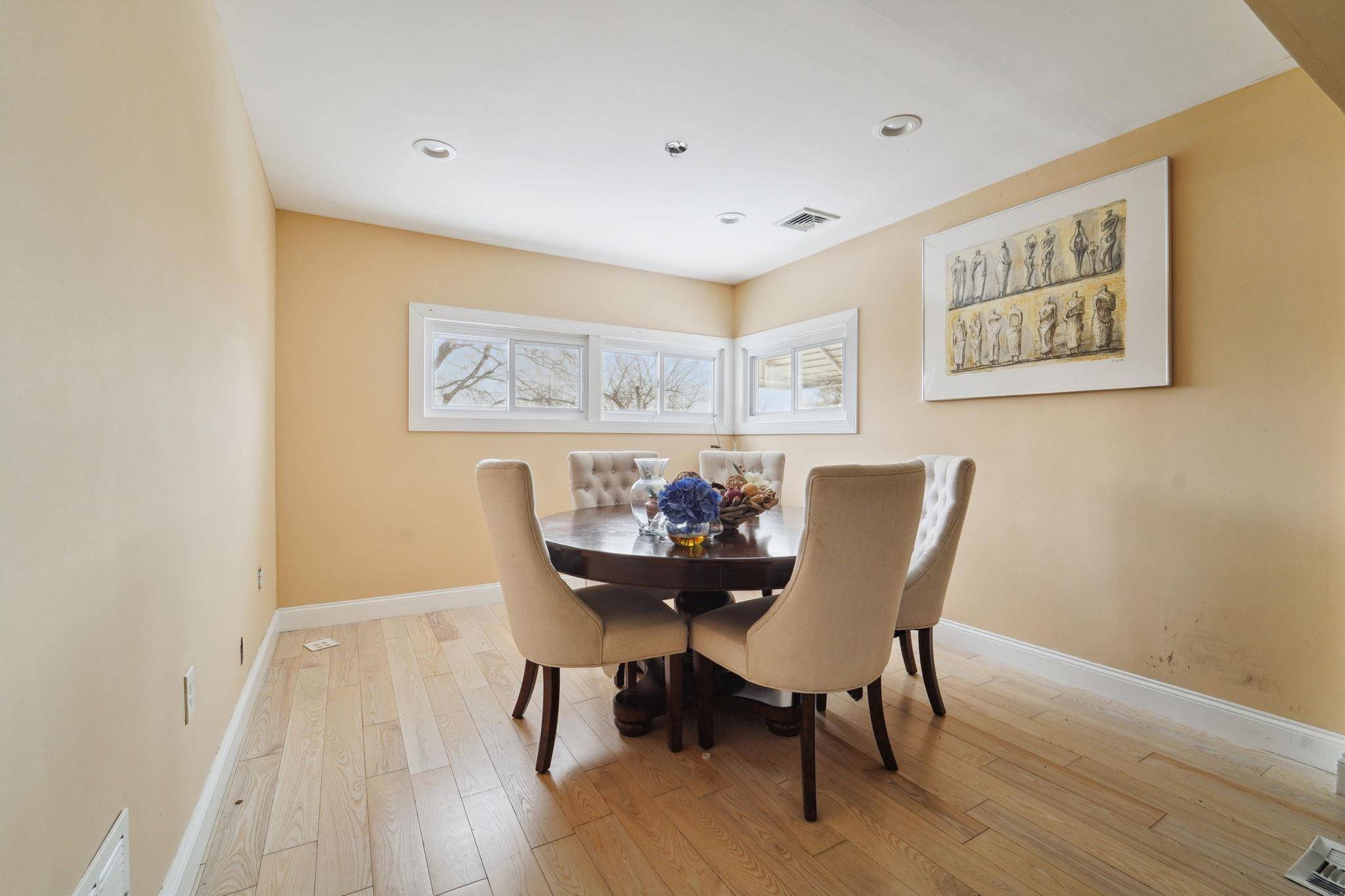 White Plains, NY 10603,17 Manitou TRL
